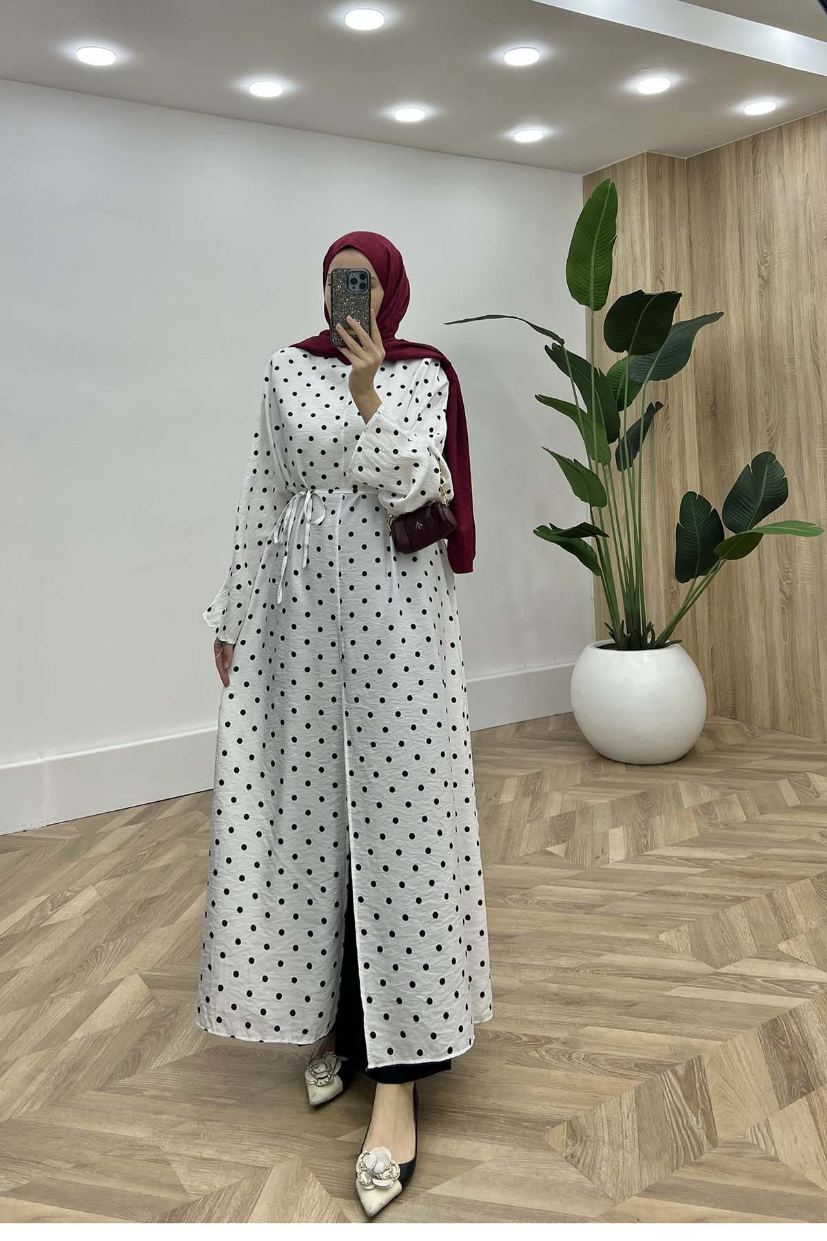 Pantalonlu Aura Yırtmaçlı Puantiyeli Takım Beyaz