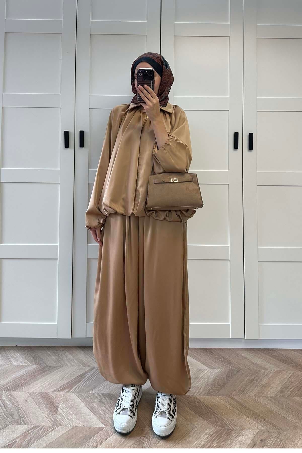 Saten Büzgülü Pileli Bumber Ceket Takım Camel
