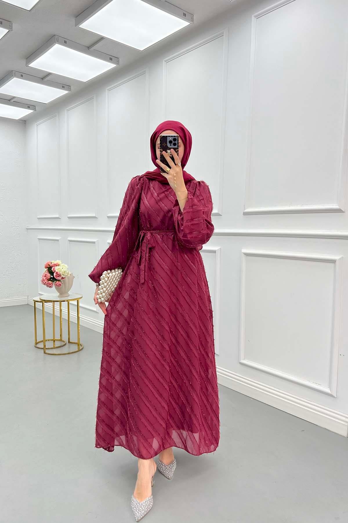 Şerit Desenli Tüylü Elbise Bordo