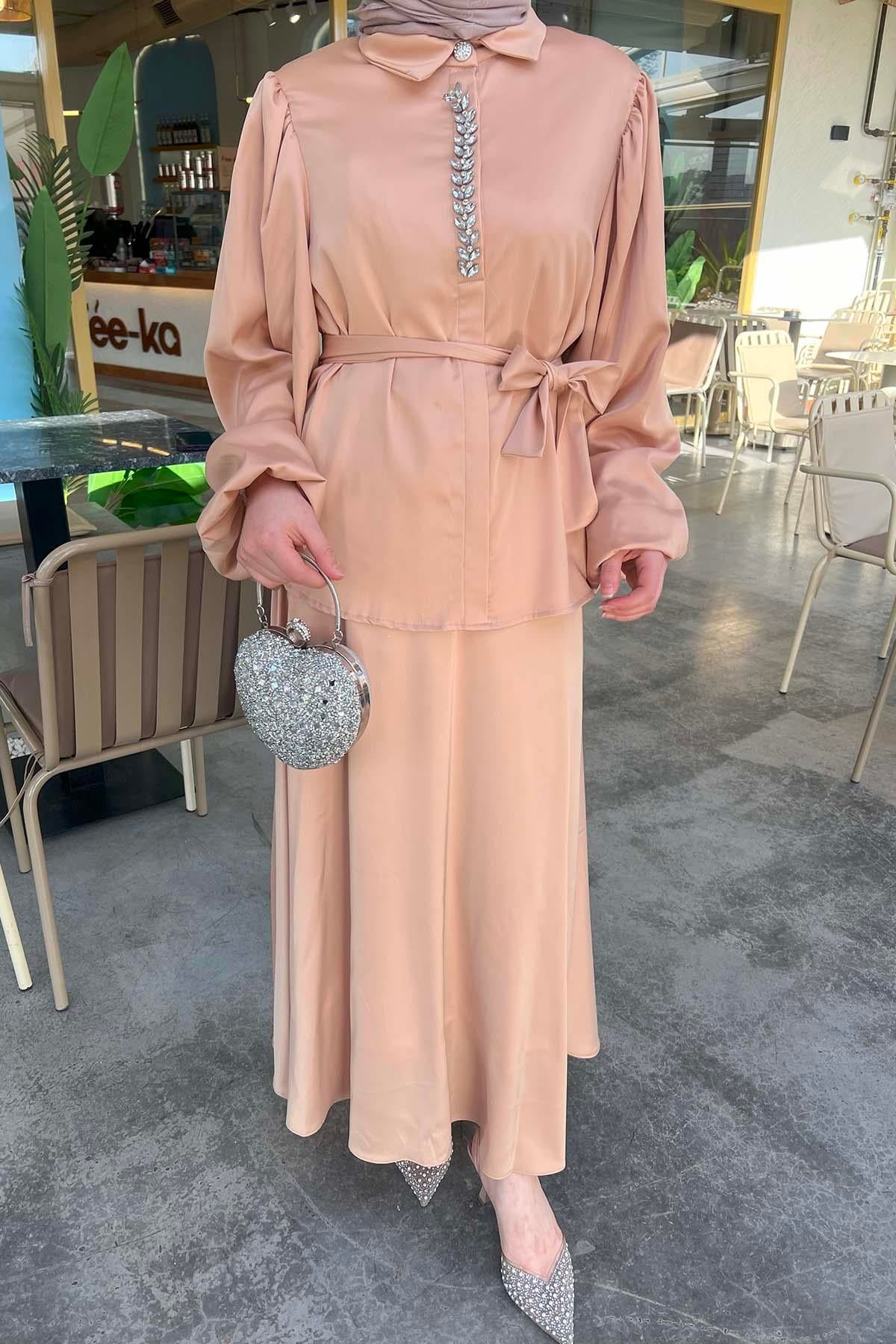 Taşlı Saten Etek Takım Sütlü Kahve