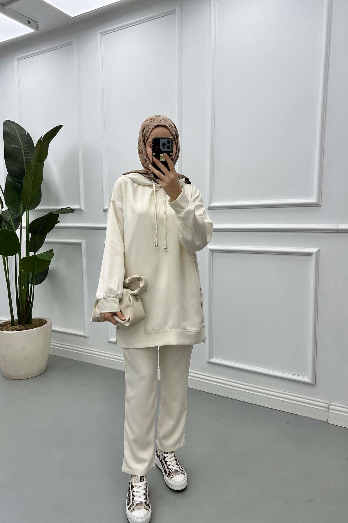 Yan Çıtçıtlı Kapüşonlu Takım Krem
