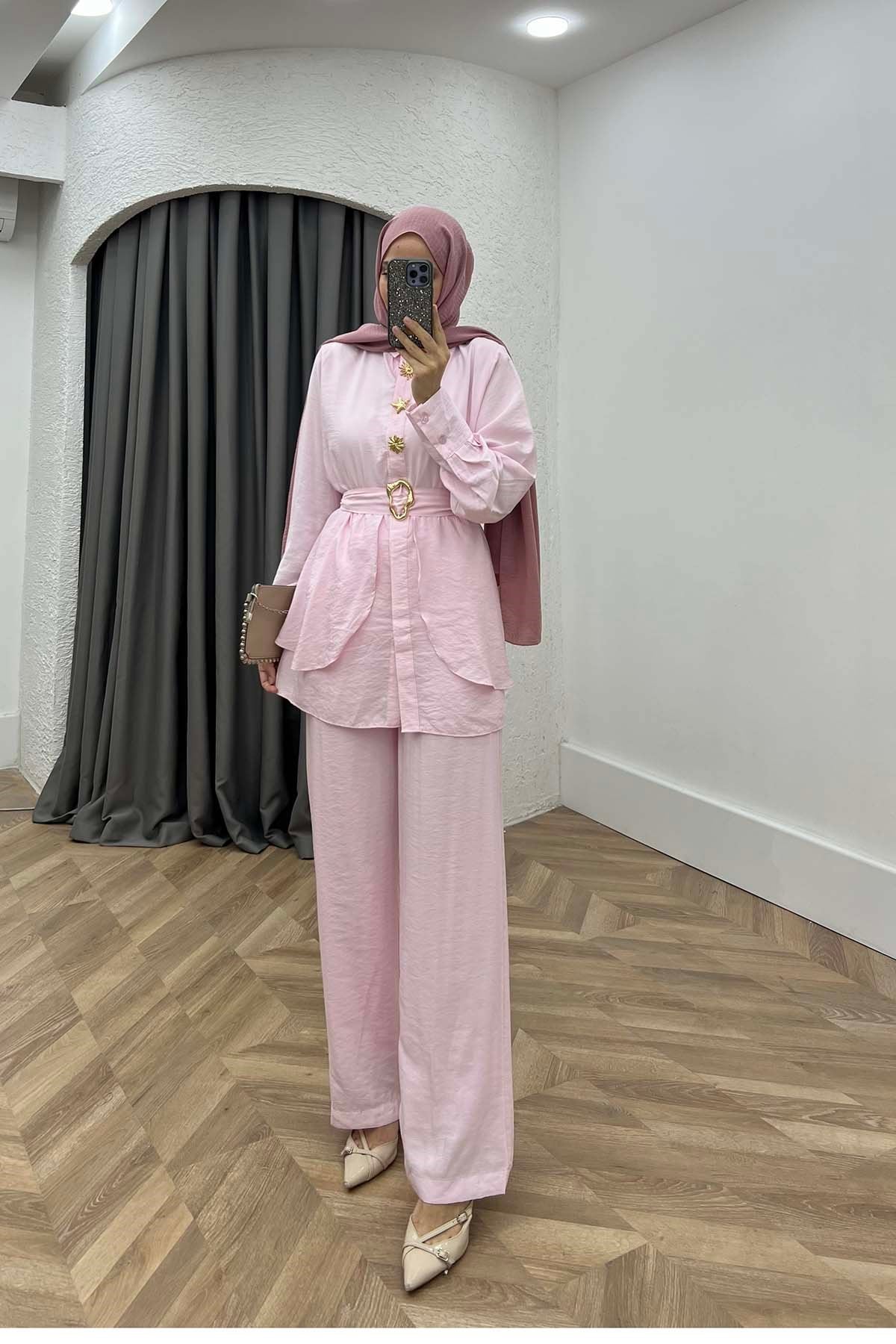 Zerafet Büzgülü Aura Düğme Detaylı Takım Pembe