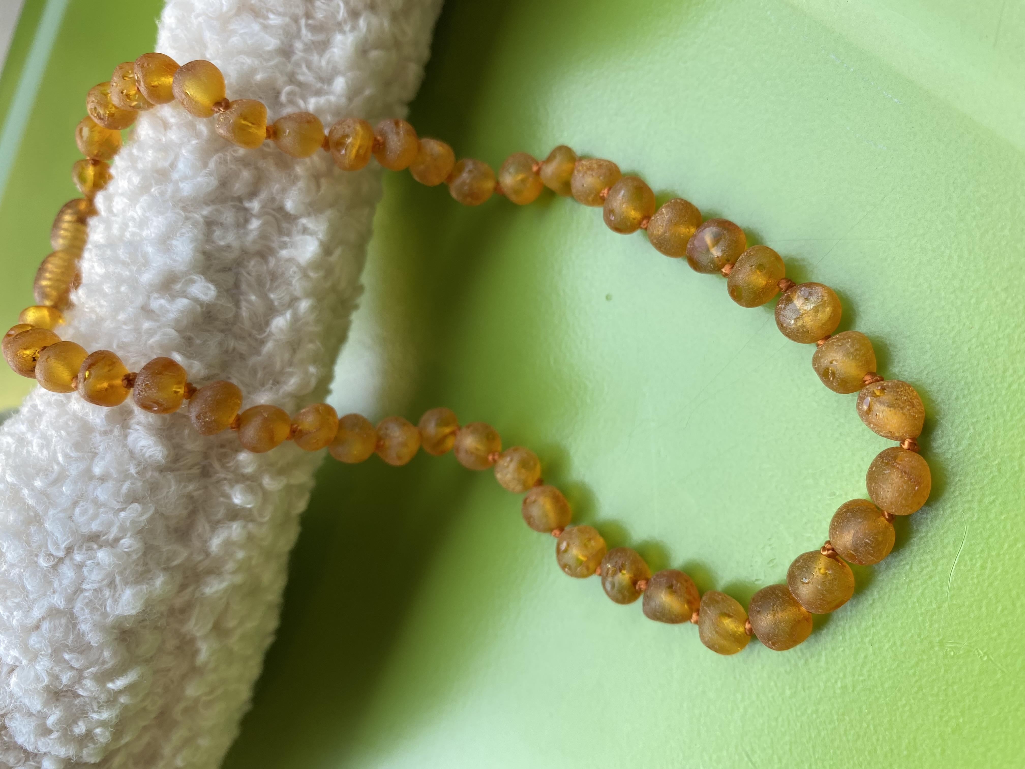 Mat Bal Rengi Kehribar Bebek Kolyesi