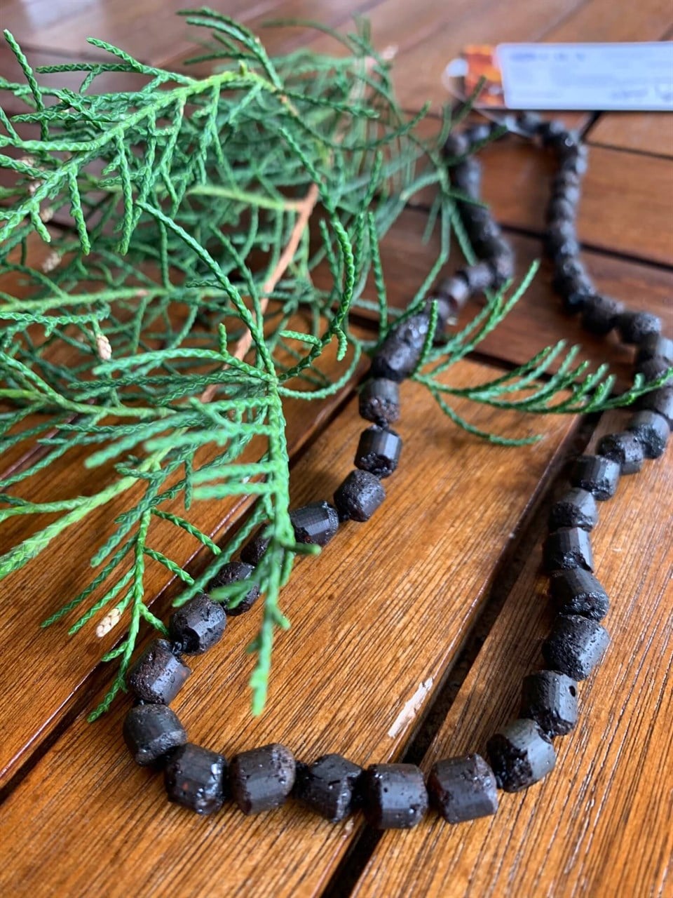 Mat Siyah Kehribar Kolye