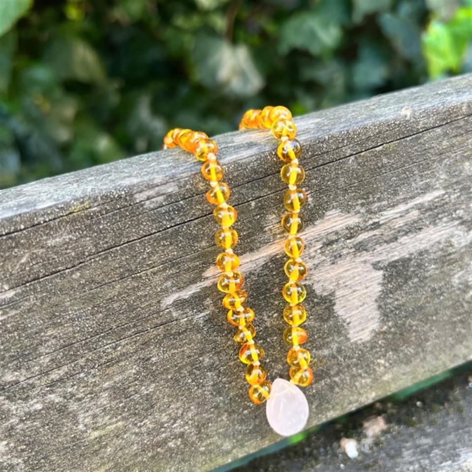 Rose Quartz uçlu Bal Rengi Kehribar Bebek Kolyesi