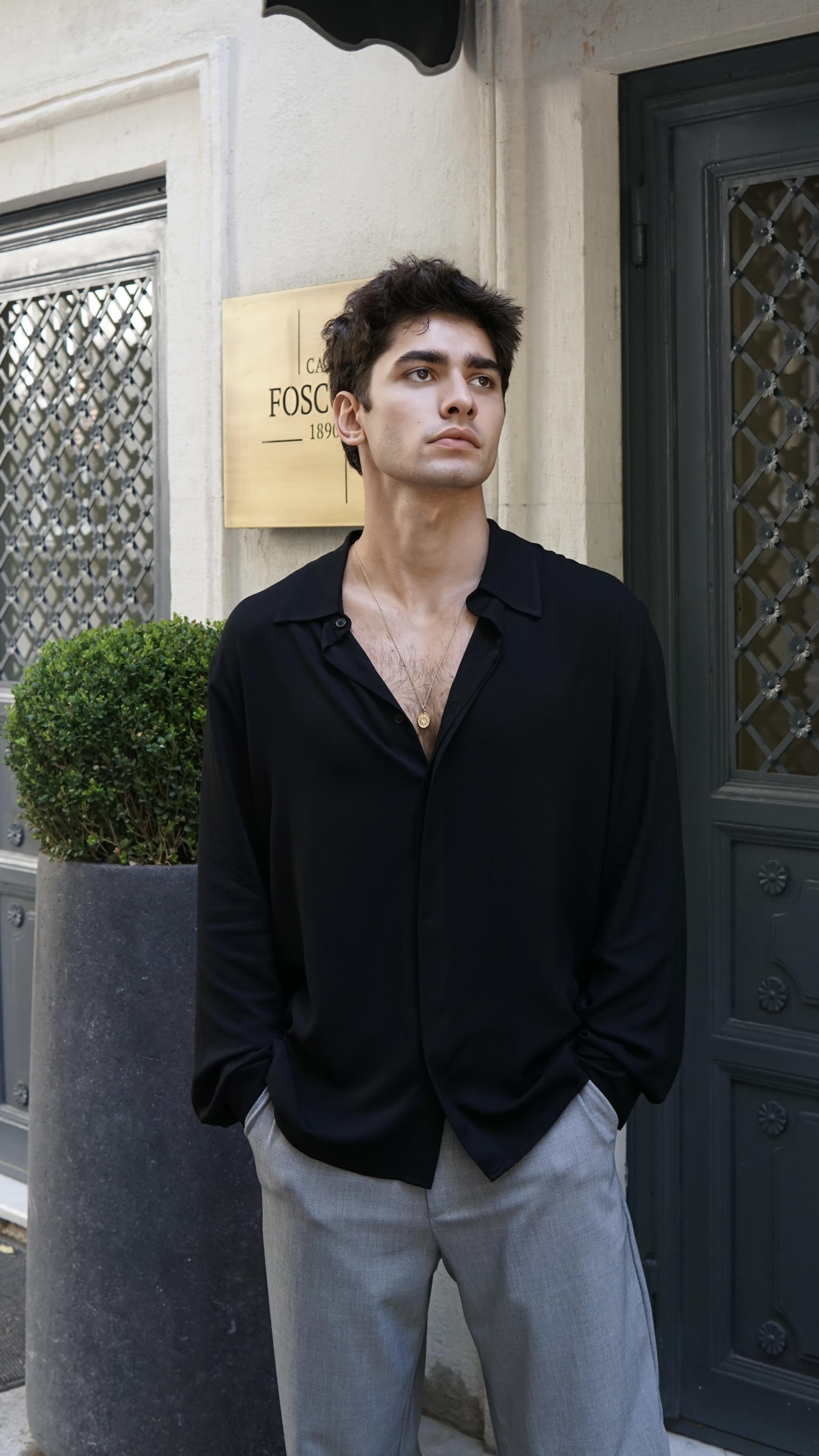 Sydney Carton Siyah Gömlek