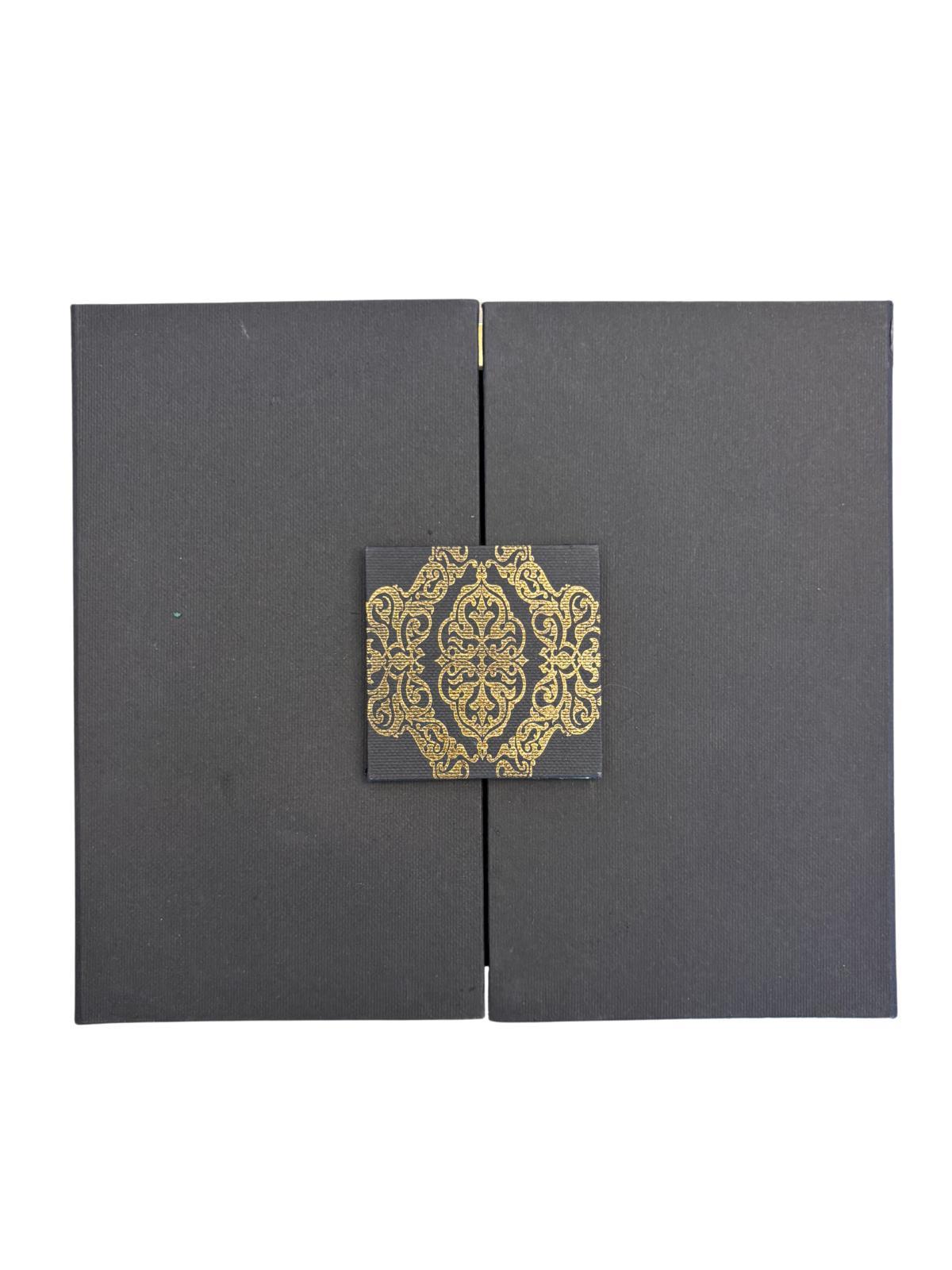 SOLMAYAN KIRMIZI  GÜL, DOĞAL YOSUN VE ÖZEL KUTULU TASARIM 100 ML HEDİYELİK PARFÜM SETİ