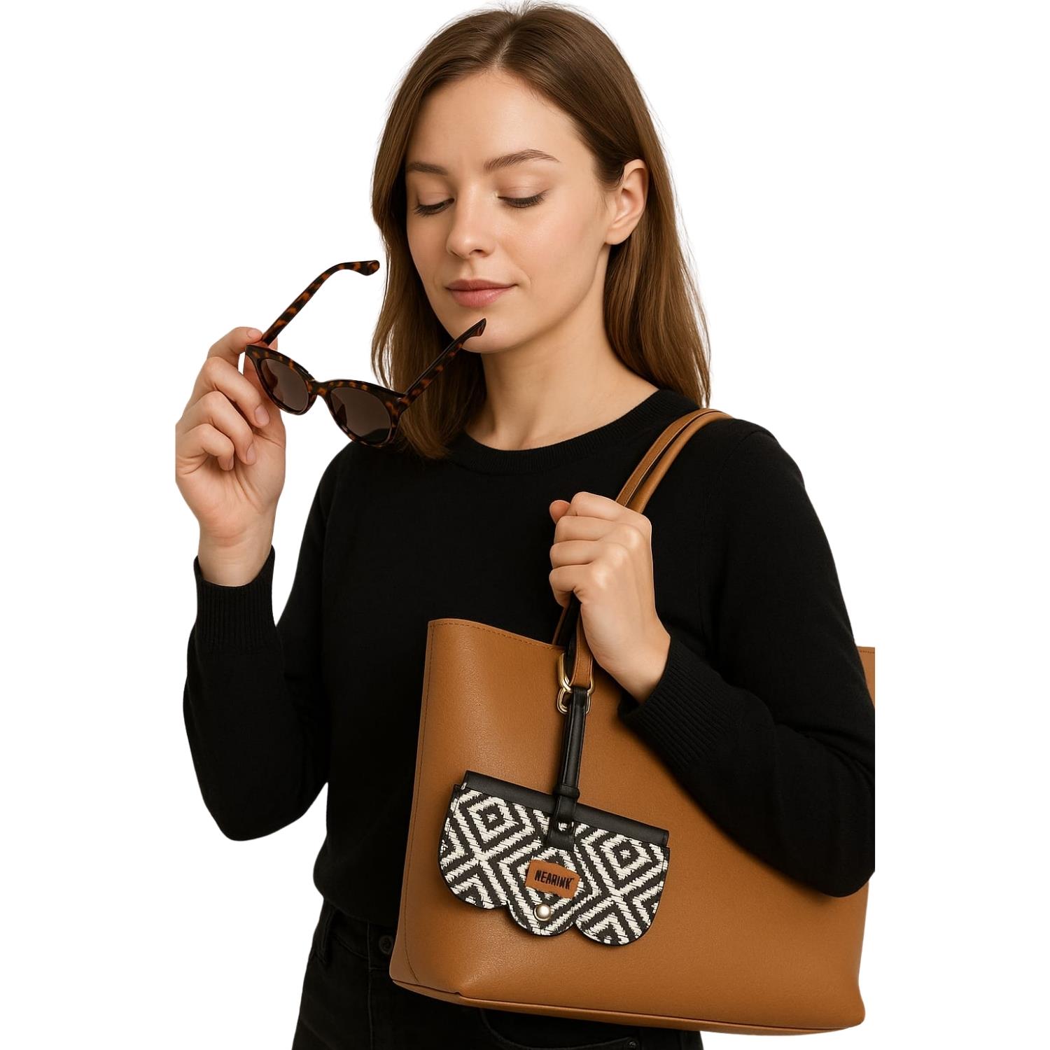 Charmi Model Siyah Beyaz Desenli Gözlük Kılıfı Gözlük Çantası