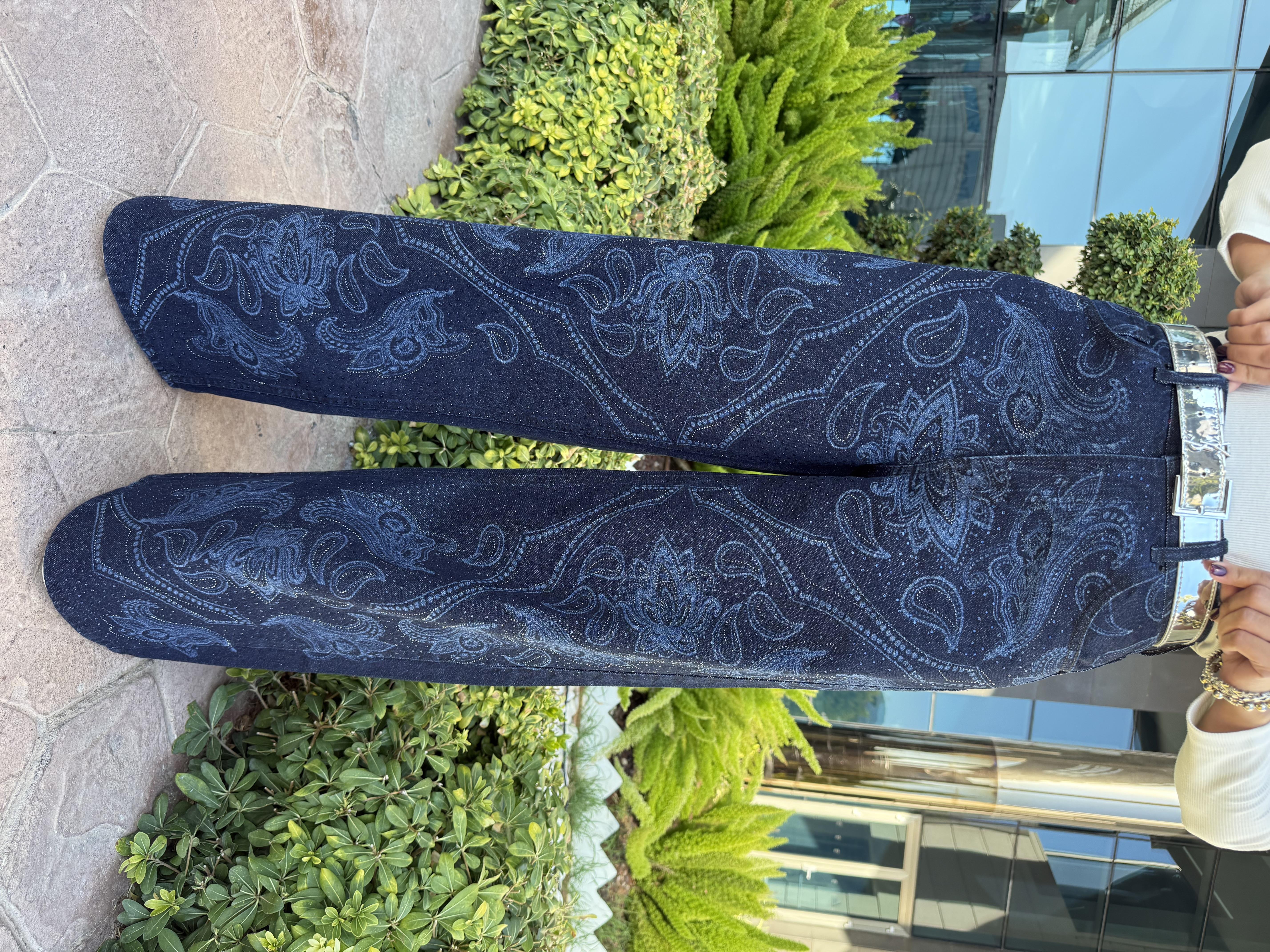 10899 Kendinden Desenli Taşlı Jean