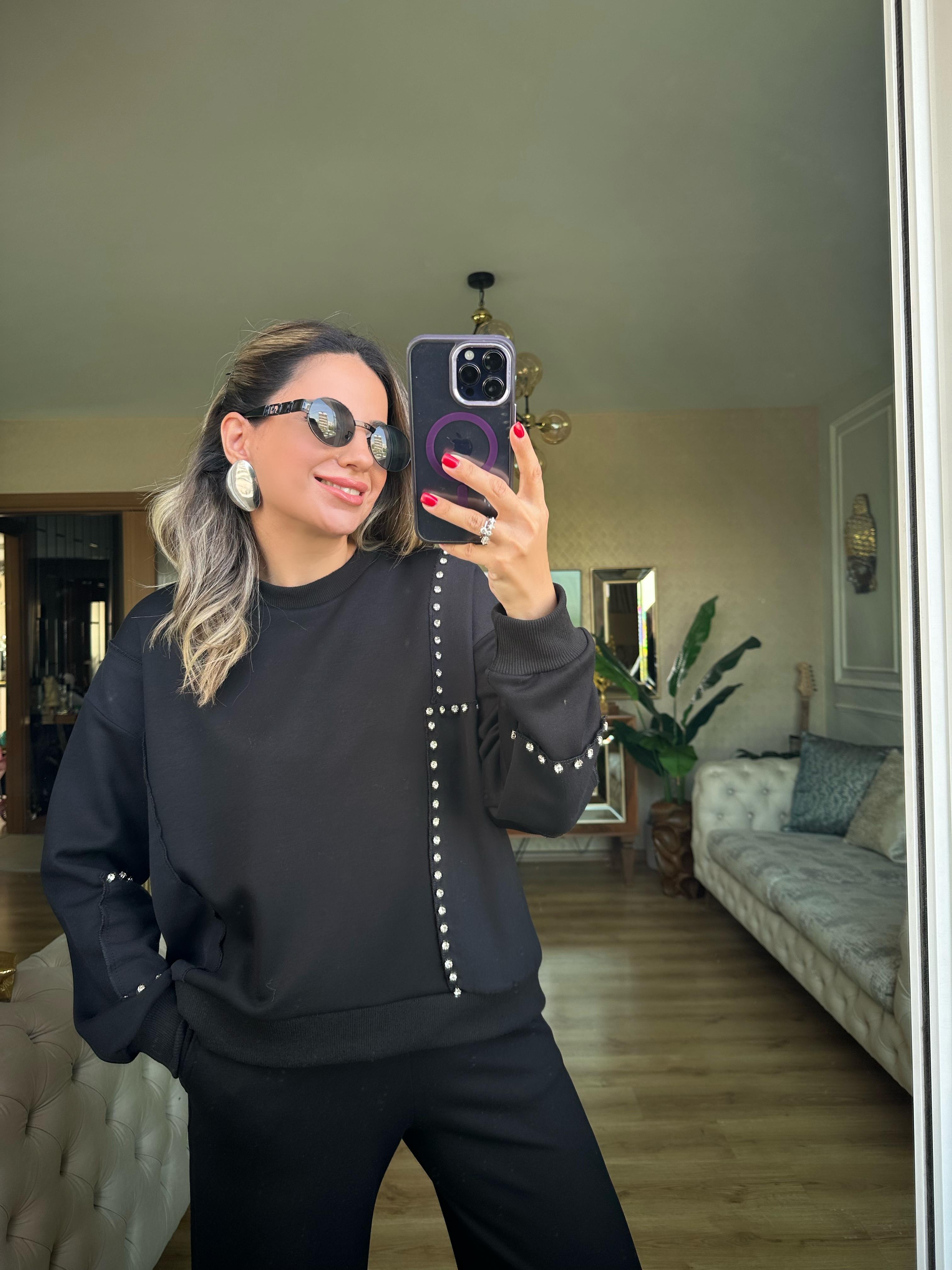 8723 Siyah Kol İşlemeli Sweatshirt