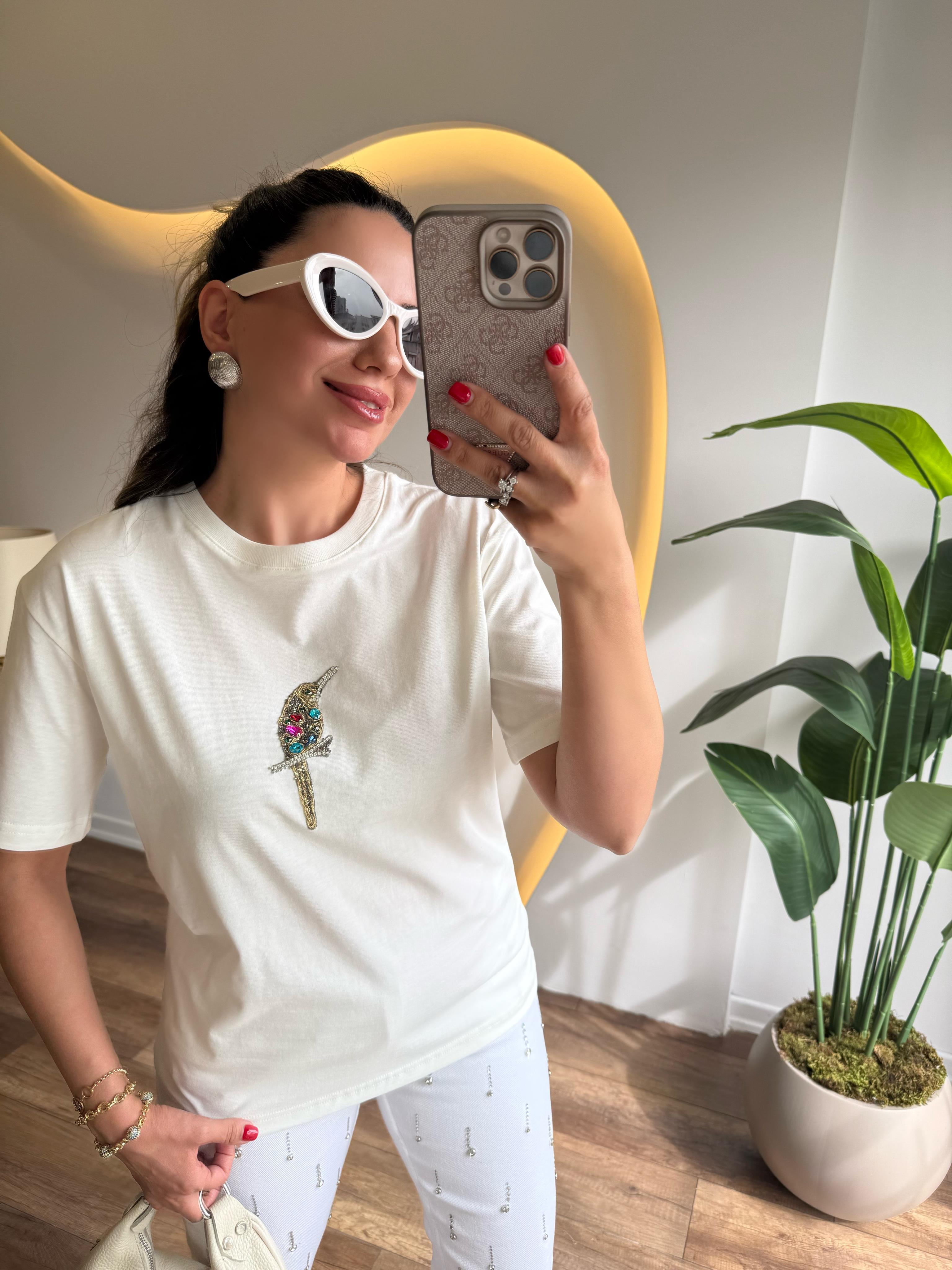 9585 Renkli Taşlı Kuş Detaylı Tshirt