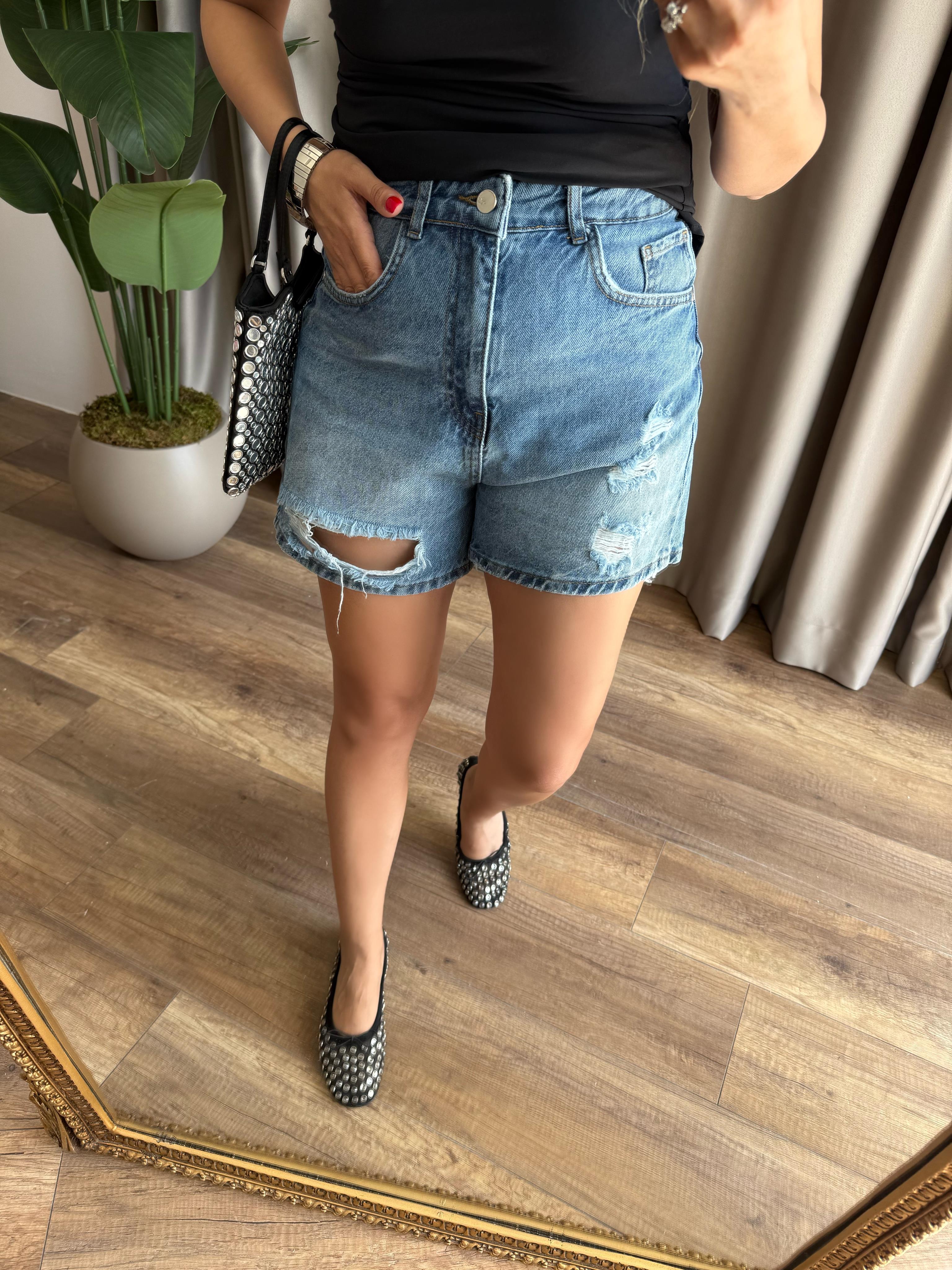 9634 Lazer Yırtık Detay Jean Şort