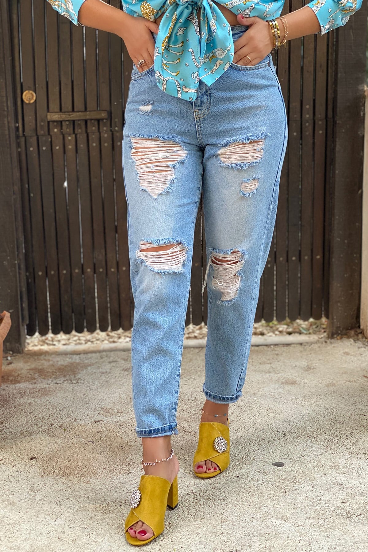 Açık Renk Yırtık Lazer Mom Jean 