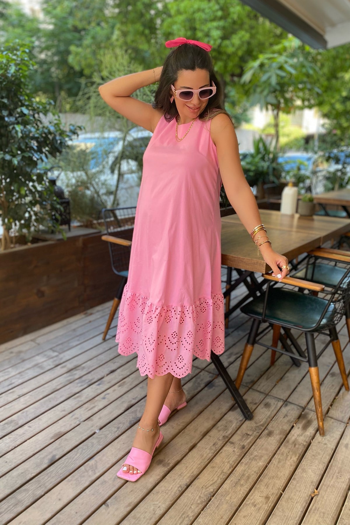Altı Güpür Detaylı Pembe Elbise