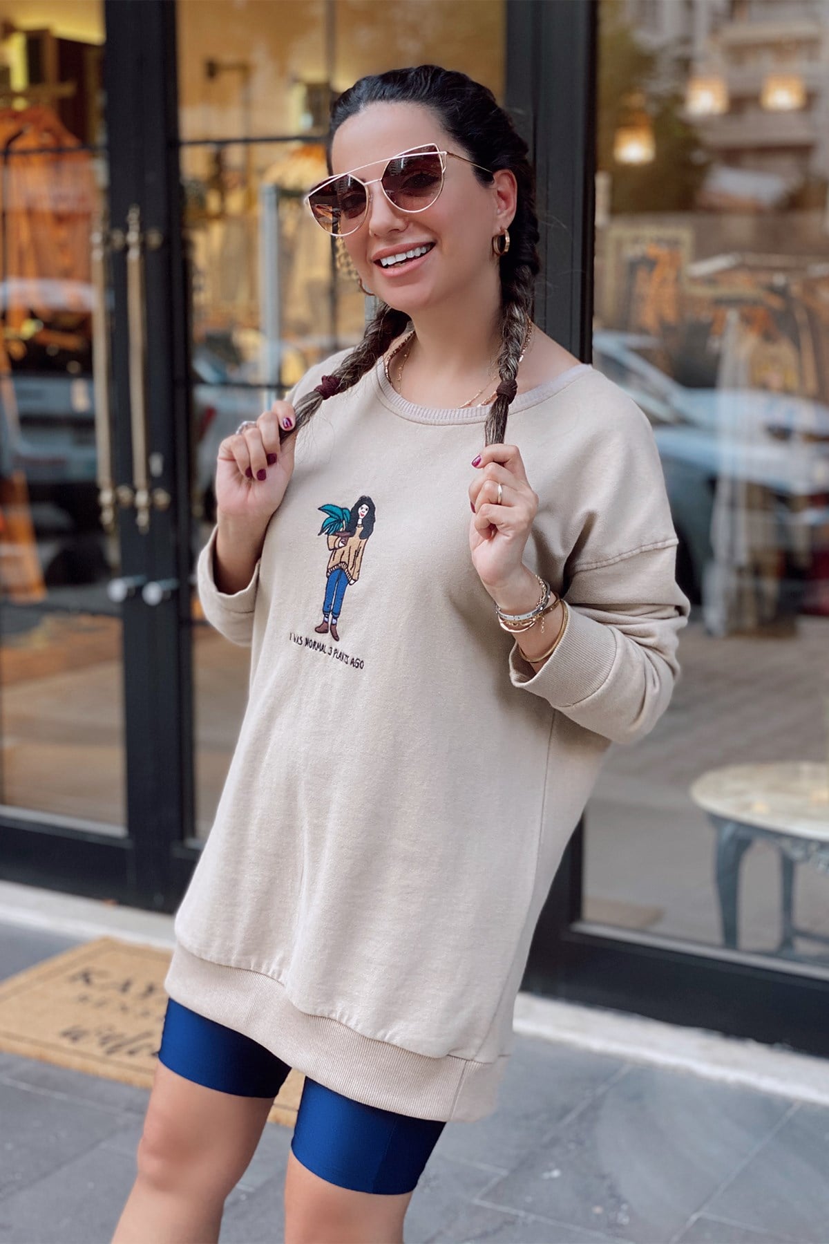 Bej Figürlü Sweatshirt