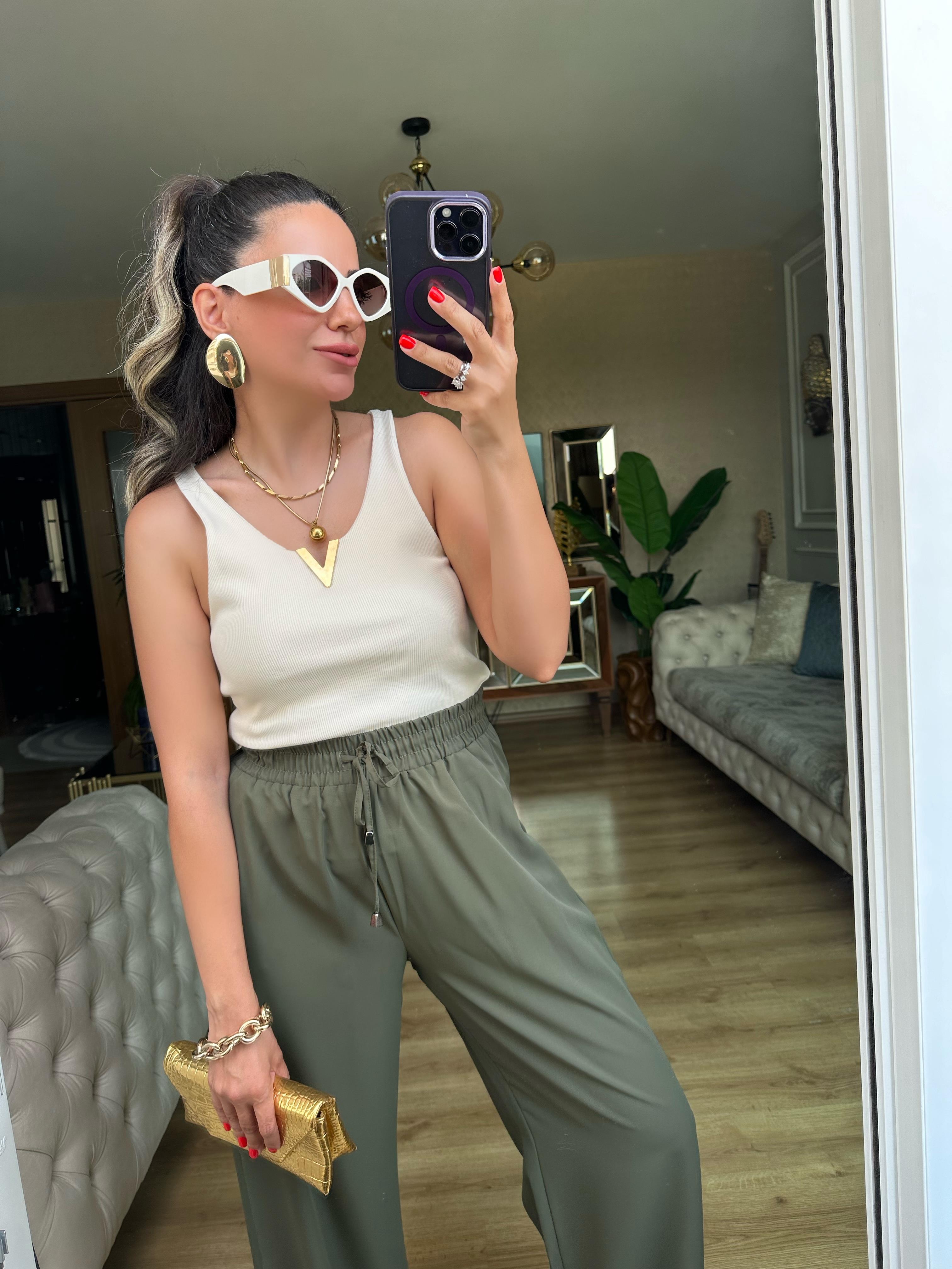 Bej Önü Gold V Detaylı Bluz Atlet