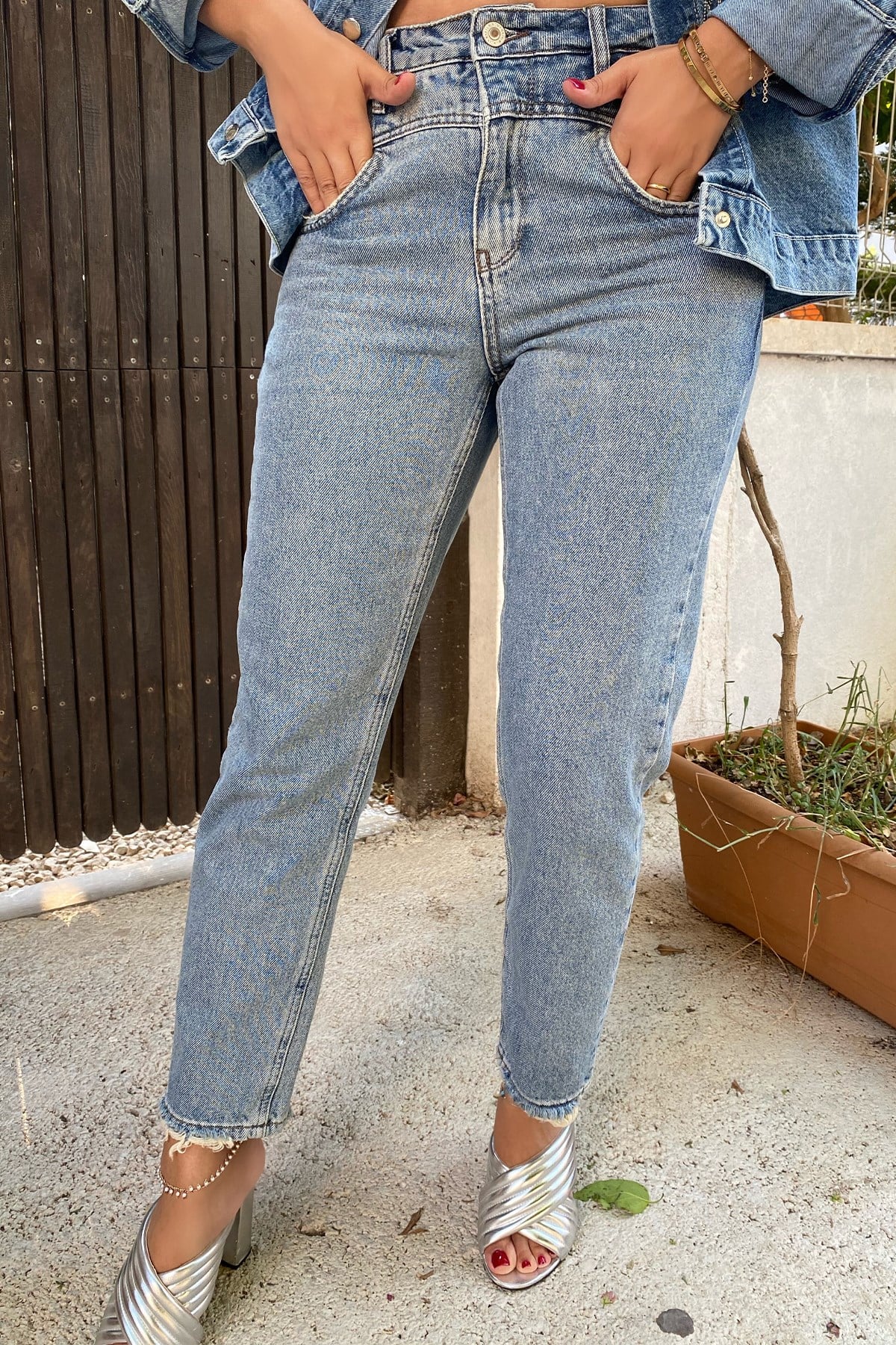 Bel Kısım Detaylı Mom Jean