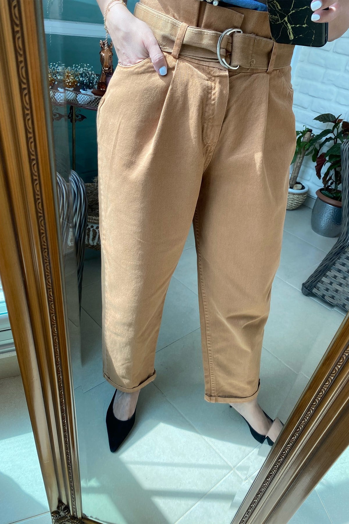 Beli Pileli Kemerli Tokalı Pantolon