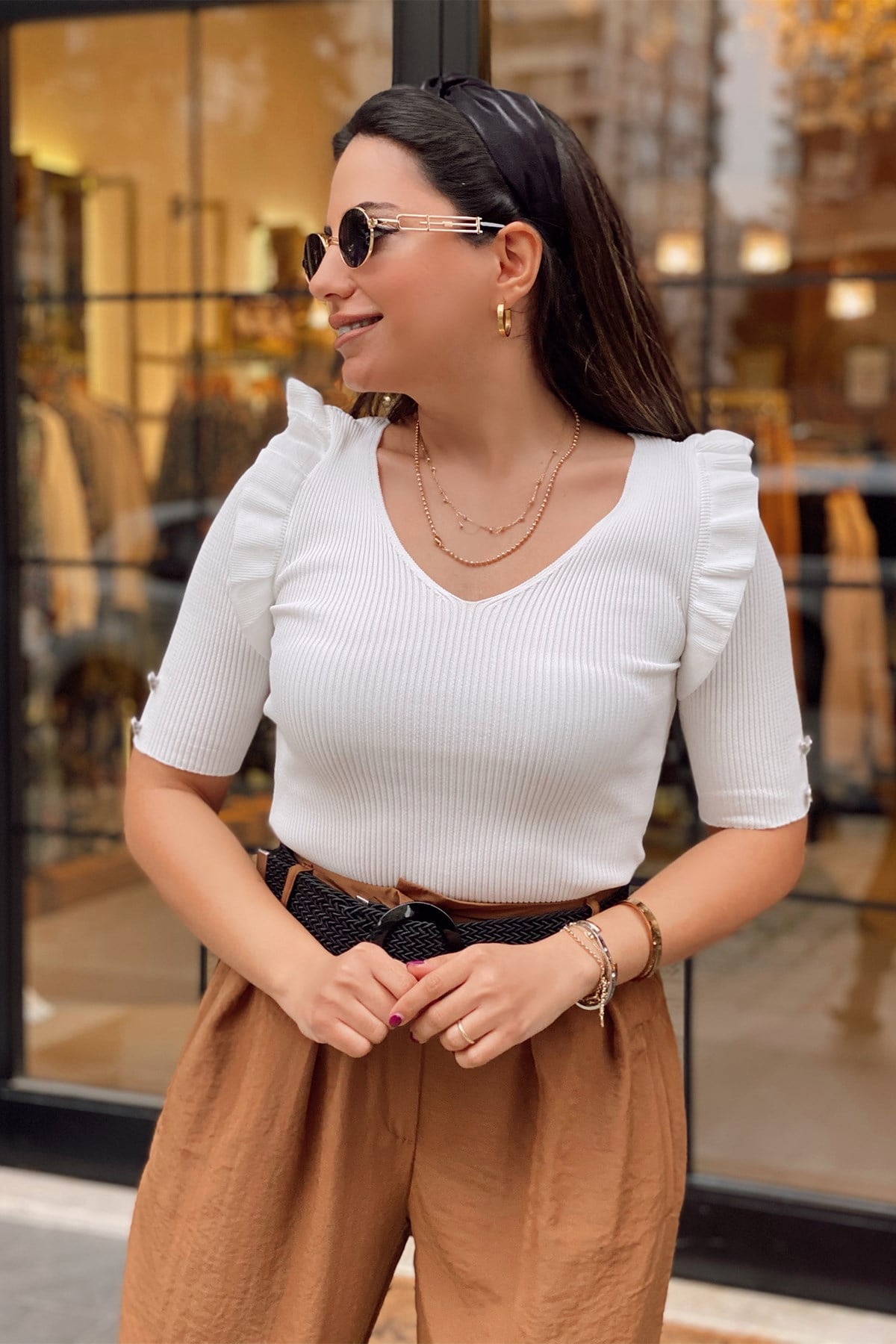 Beyaz Kolları Fırfır Detay Triko Bluz