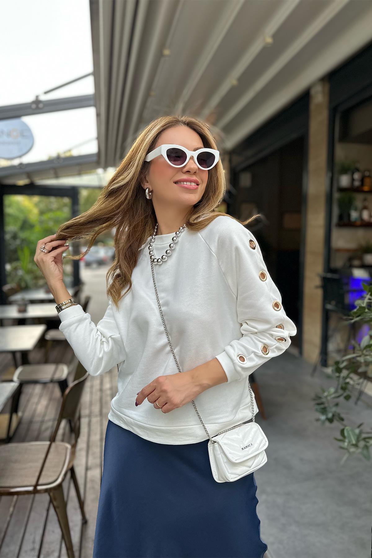 Beyaz Kolları Kuşgözü Detaylı Sweatshirt