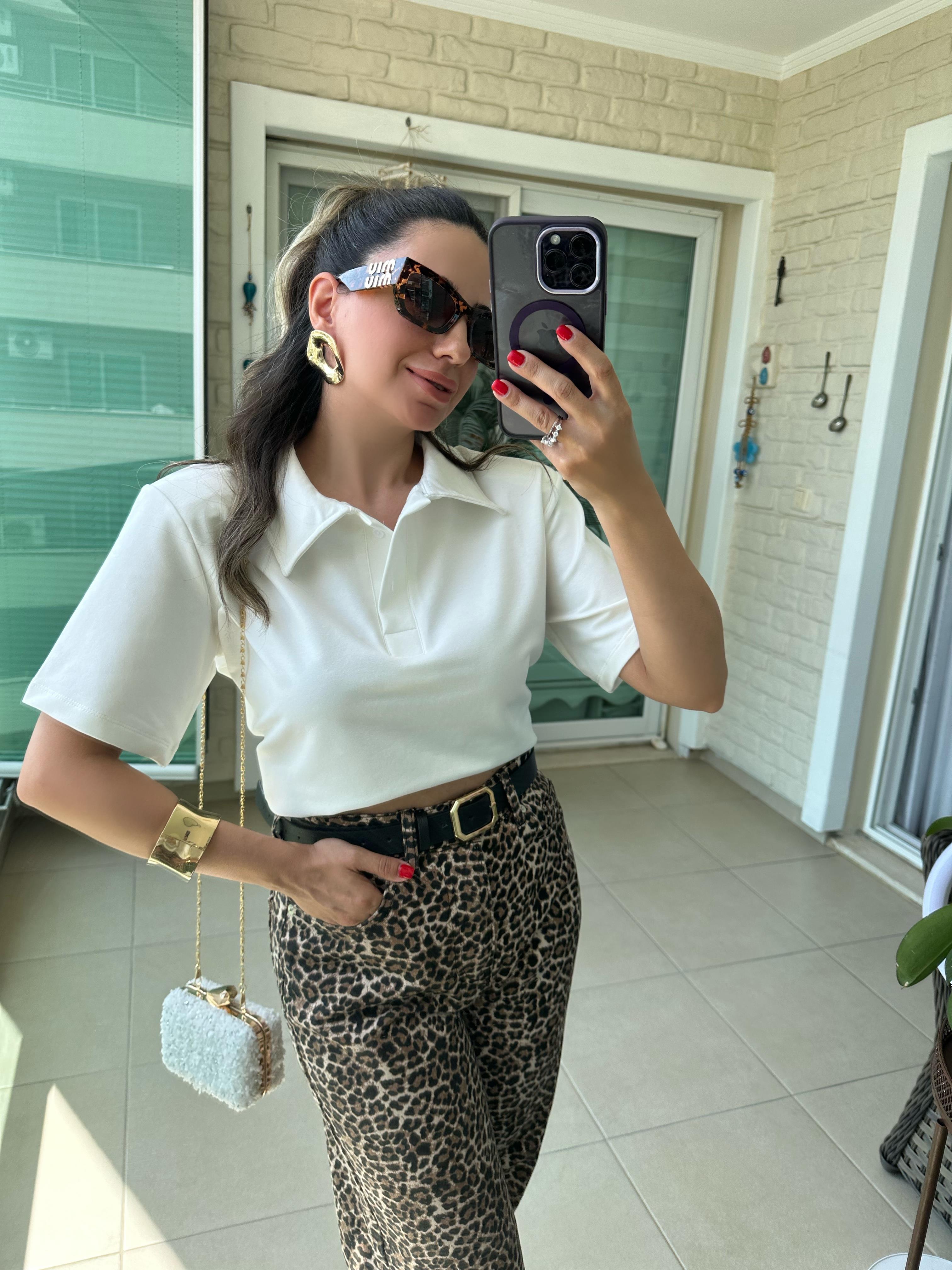 Beyaz Omuzları Vatkalı Polo Yaka Tshirt