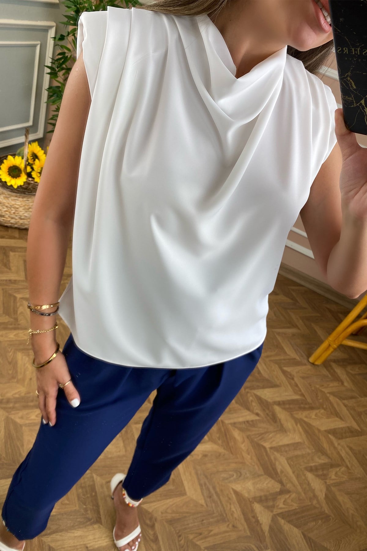 Beyaz Saten Vatkalı Bluz