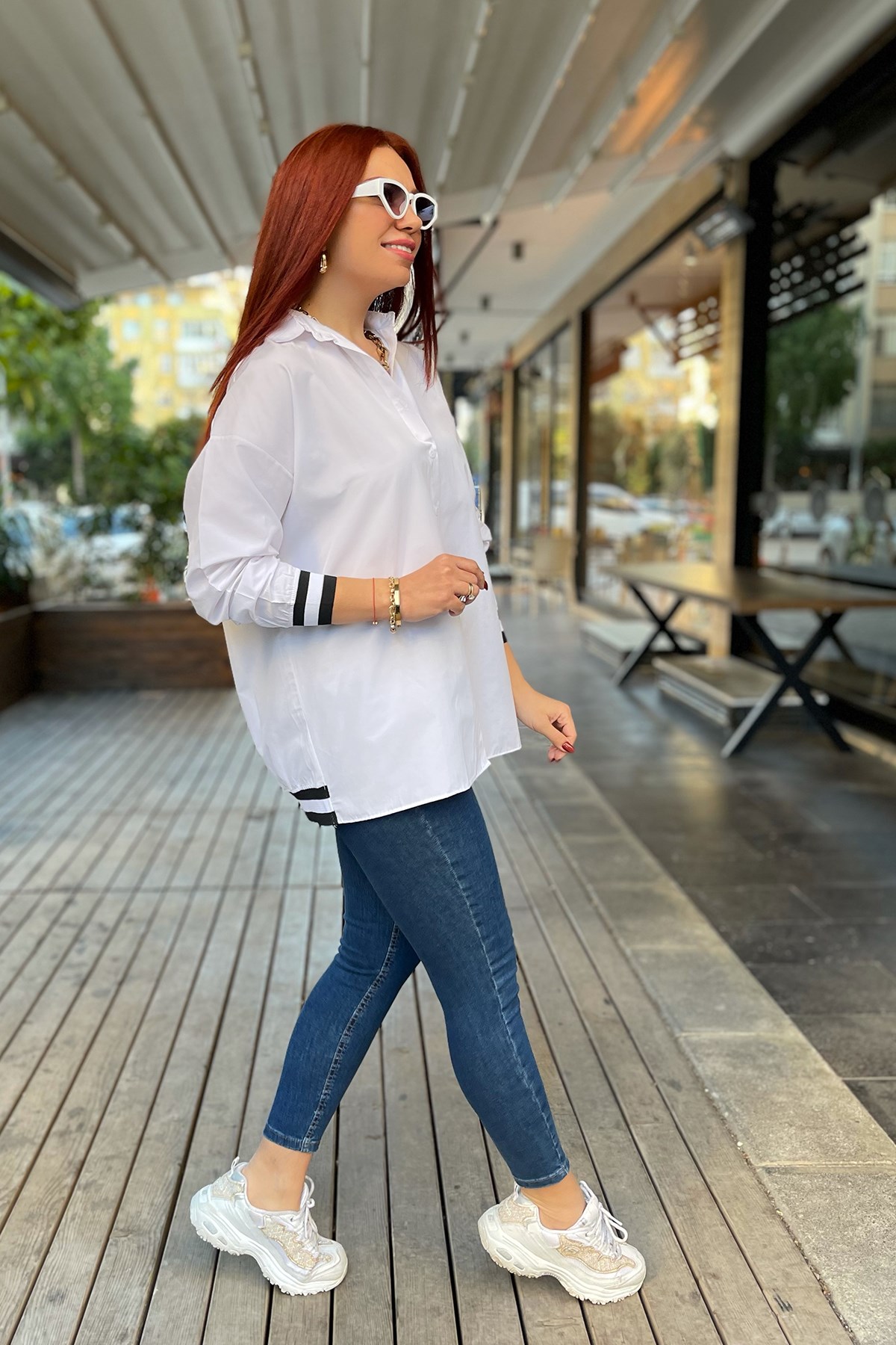 Beyaz Şerit Detaylı  Gömlek