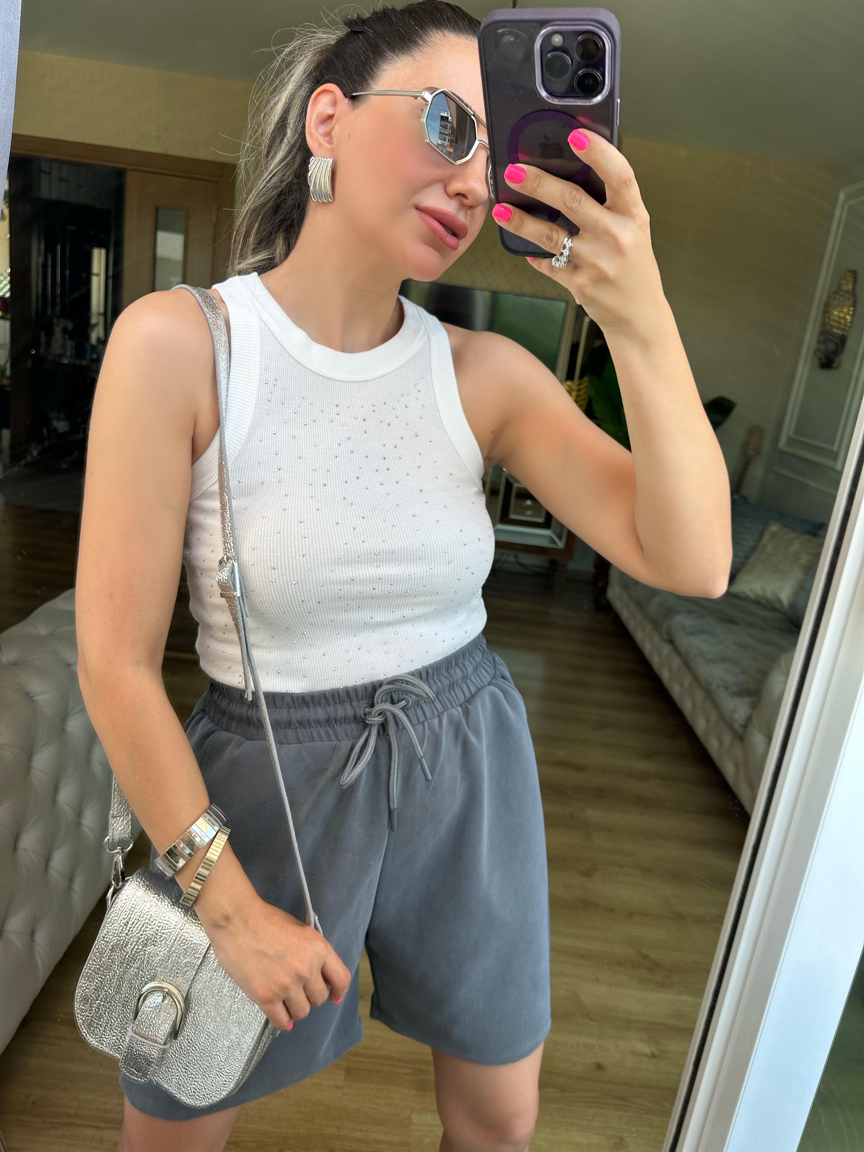 Beyaz Taşlı Atlet