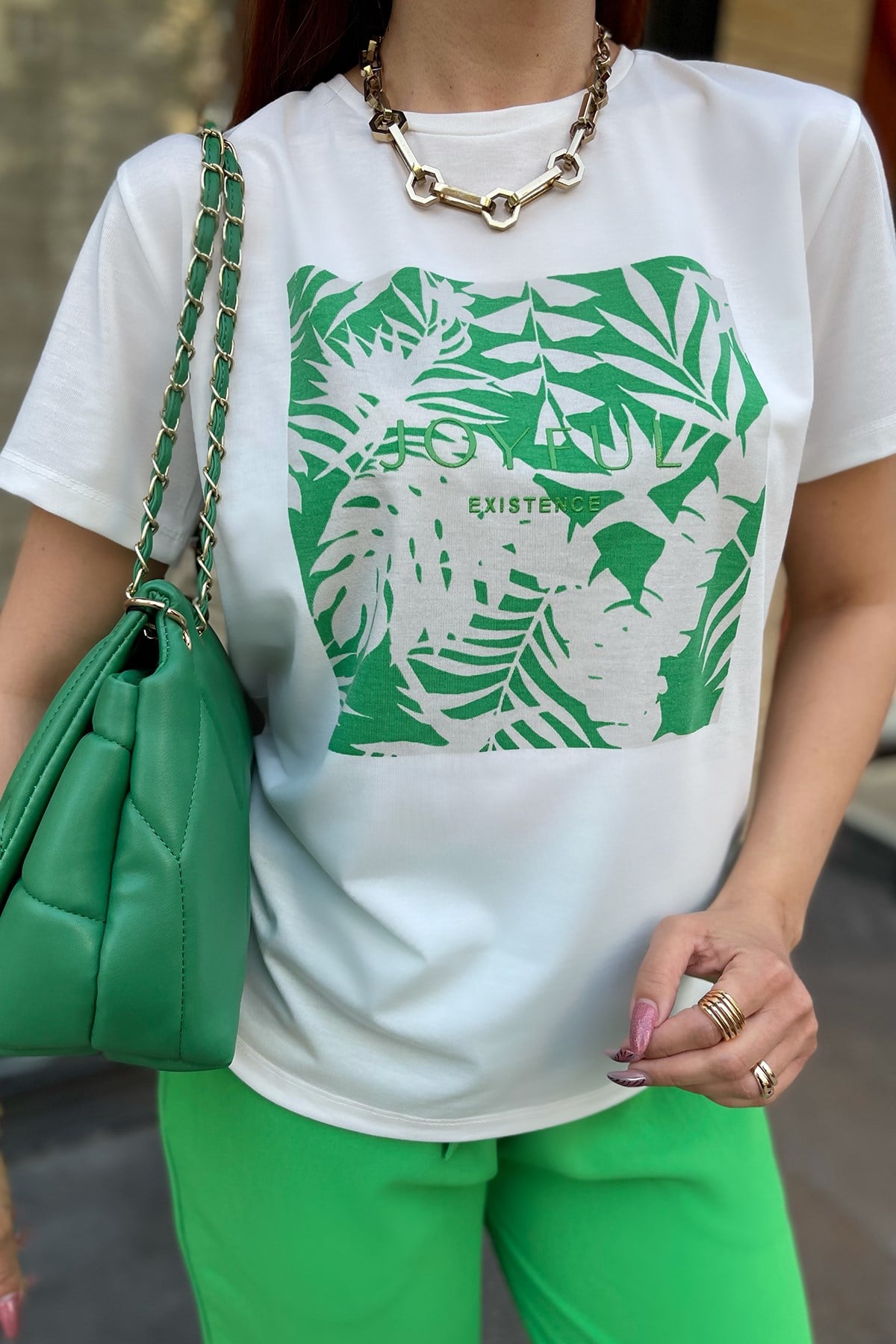 Beyaz Üstü Yeşil Yaprak Baskılı  Tshirt
