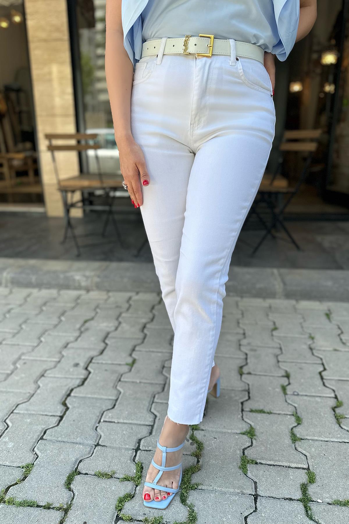 Boyfit Paça Kesik Beyaz Pantolon