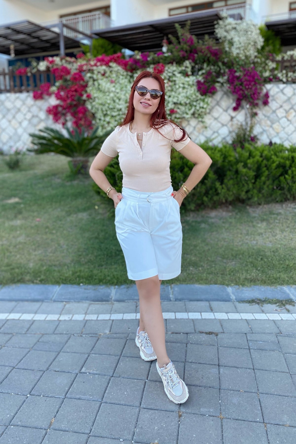 Ekru Renk Kemerli Keten Şort