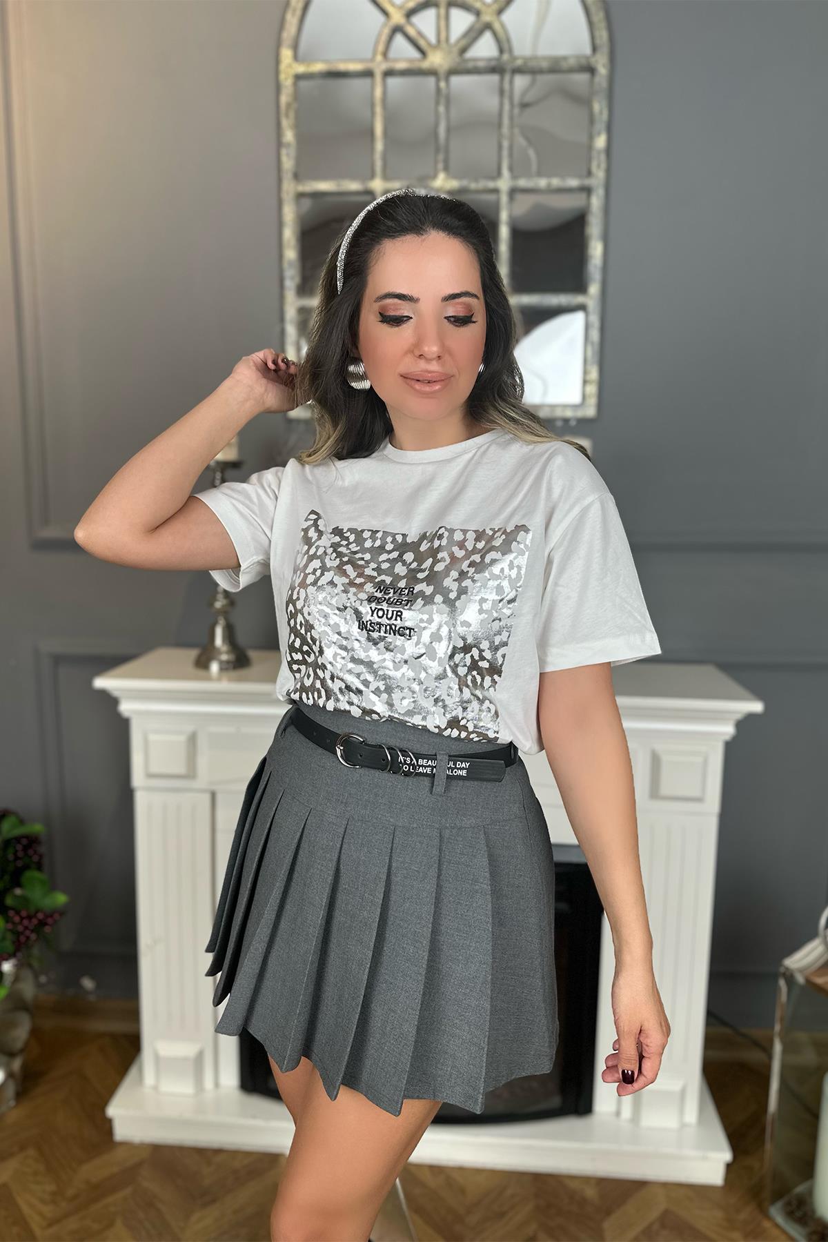 Gümüş Varak Detaylı Tshirt