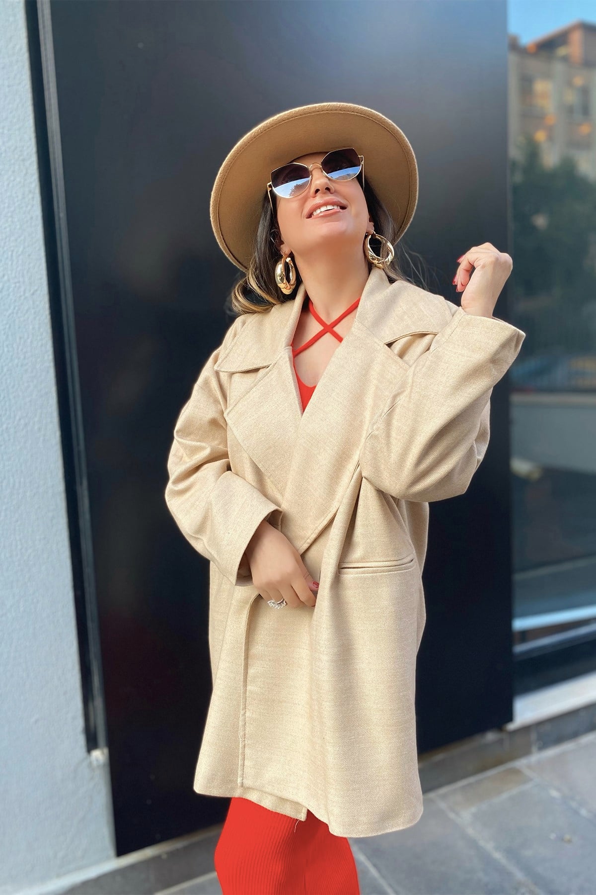 İnce Kendinden Çizgili Bej Oversize  Kaban