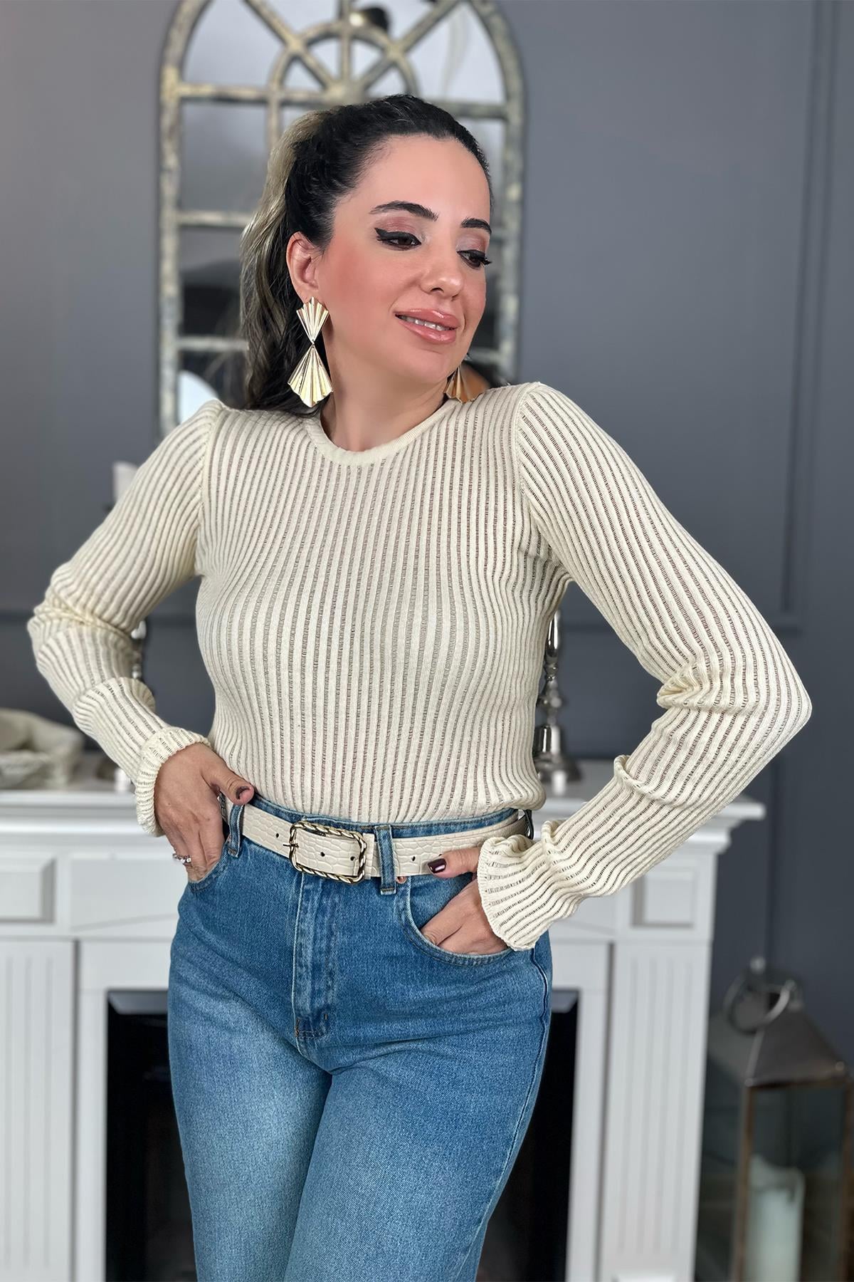 Kendinden Çizgisi Transparan Detaylı Bej Triko Bluz