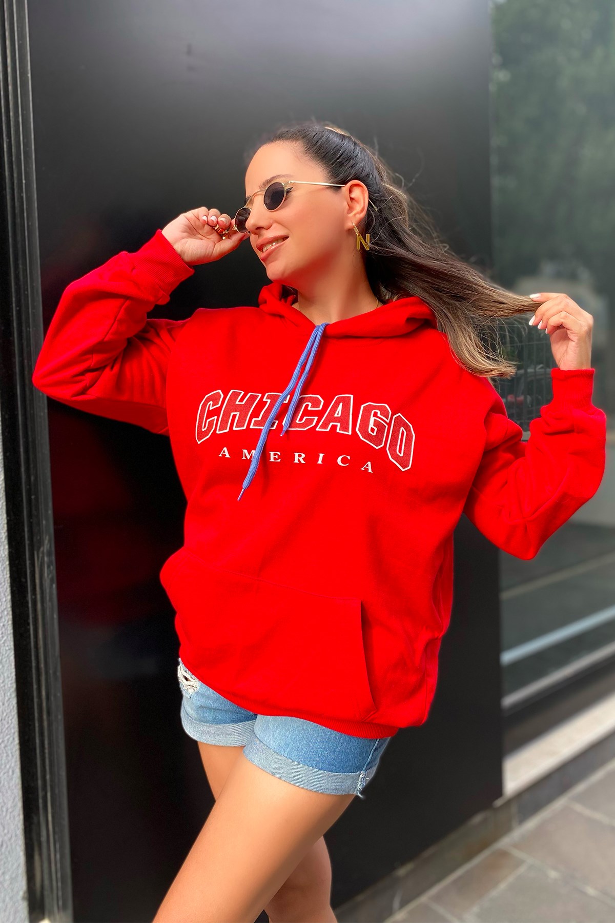 Kırmızı Yazı Baskılı Kapşonlu Sweatshirt