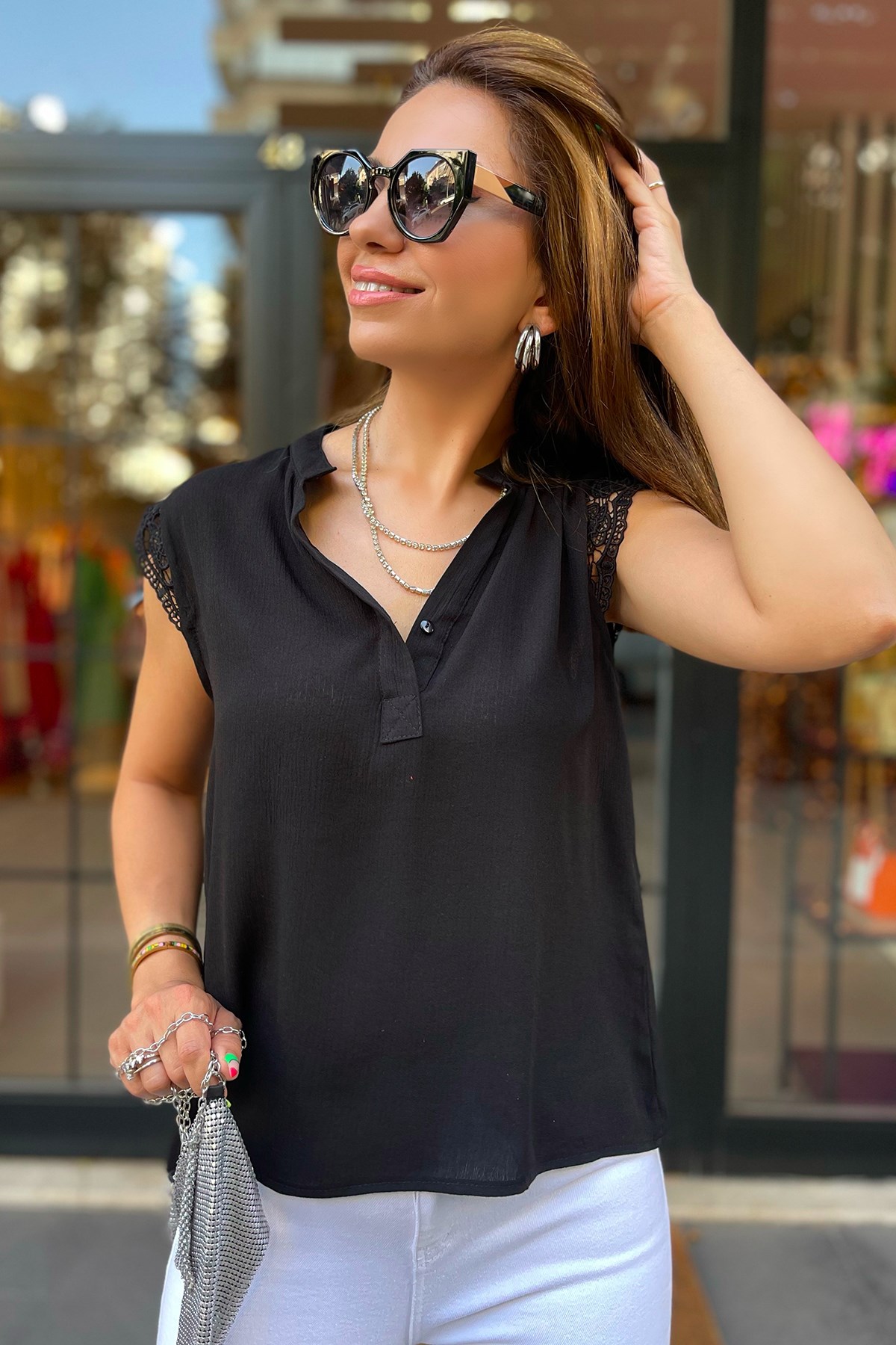 Kolları Güpür Detaylı Siyah  Bluz 