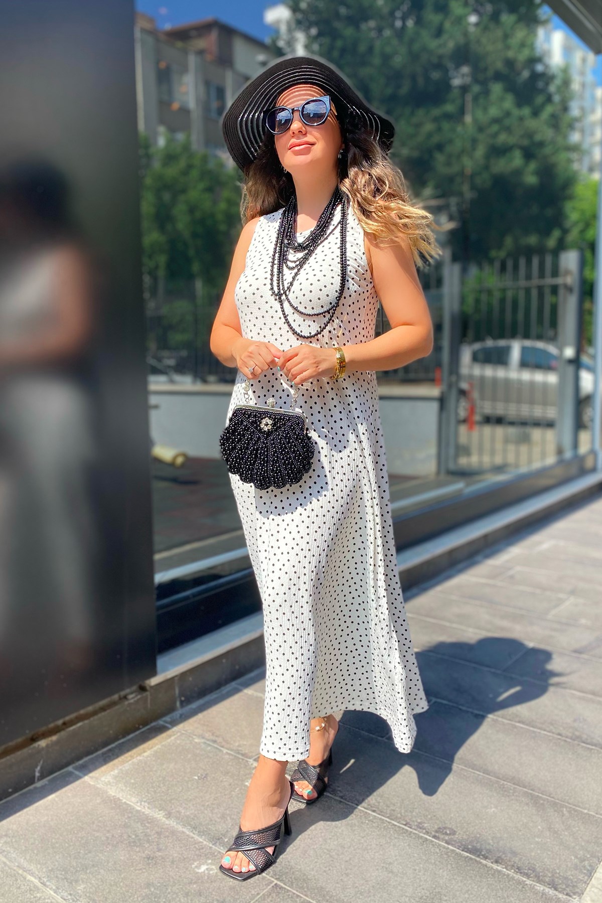 Kolsuz Uzun Puantiyeli Elbise
