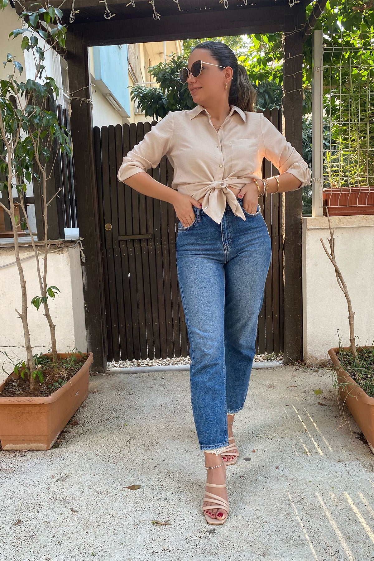 Koyu Renk  Yırtık Detay Mom Jean