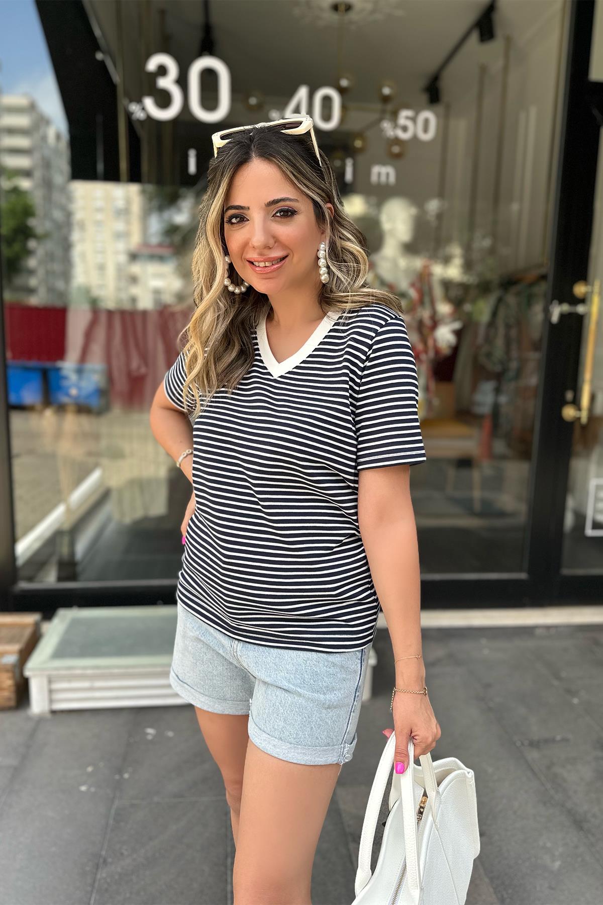 Lacivert Çizgili V Yaka Tshirt