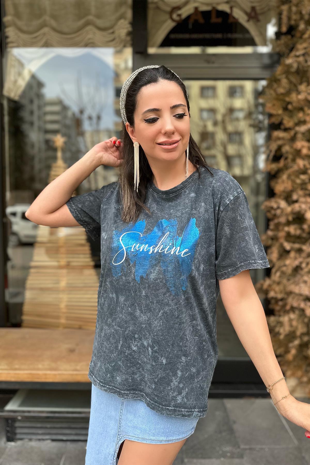 Mavi Parlak Baskılı Yıkamalı Tshirt