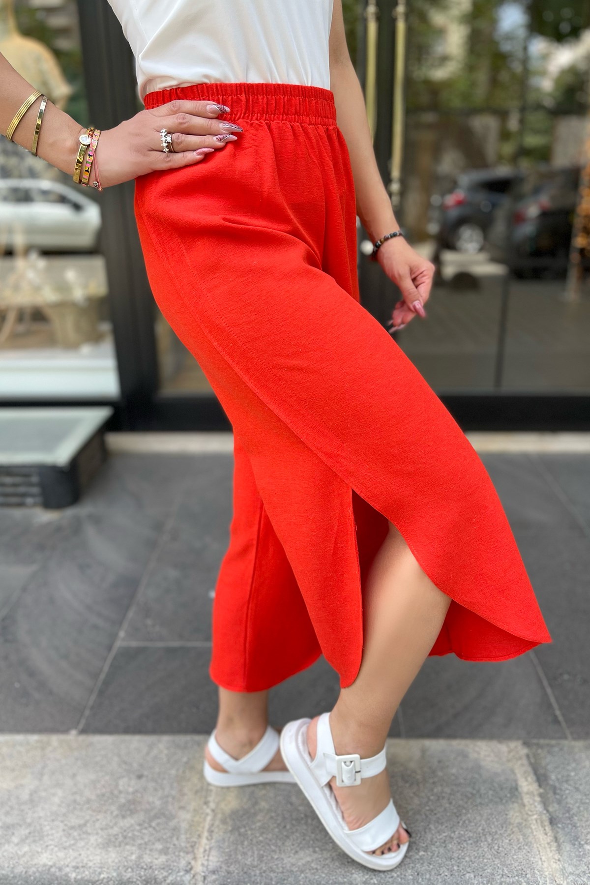 Nar Çiçeği Yırtık Pantolon 