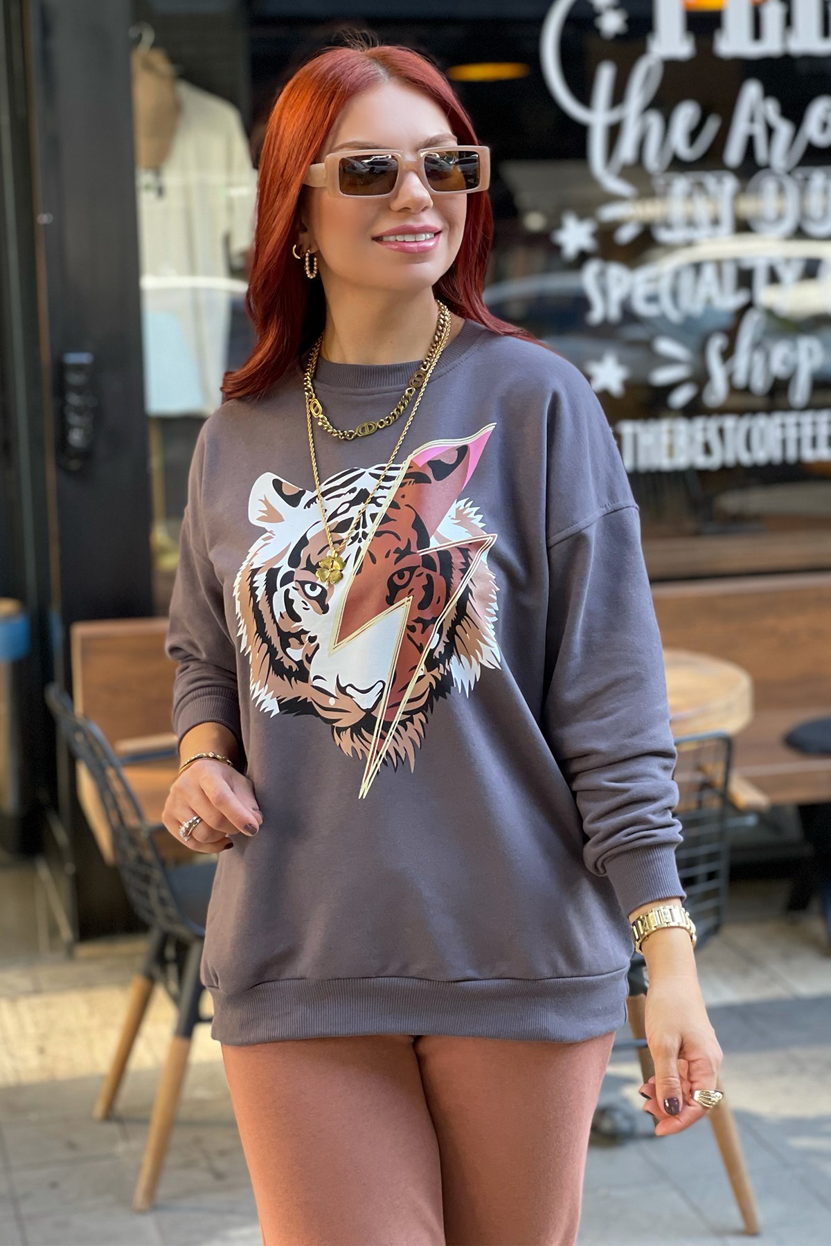 Önü Baskılı Kahve Kaplan Detaylı Sweatshirt