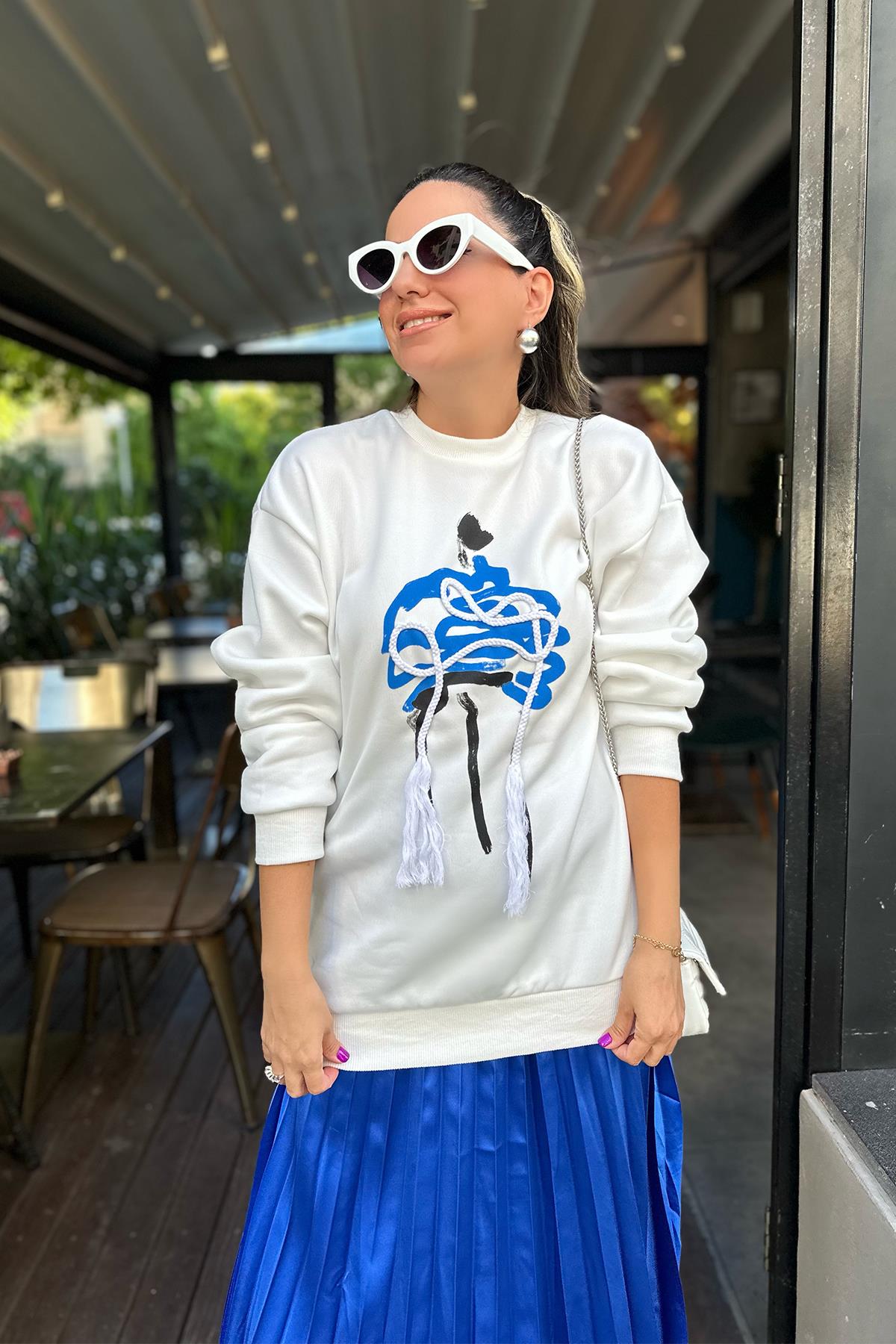 Önü İp Detaylı Beyaz Sweatshirt