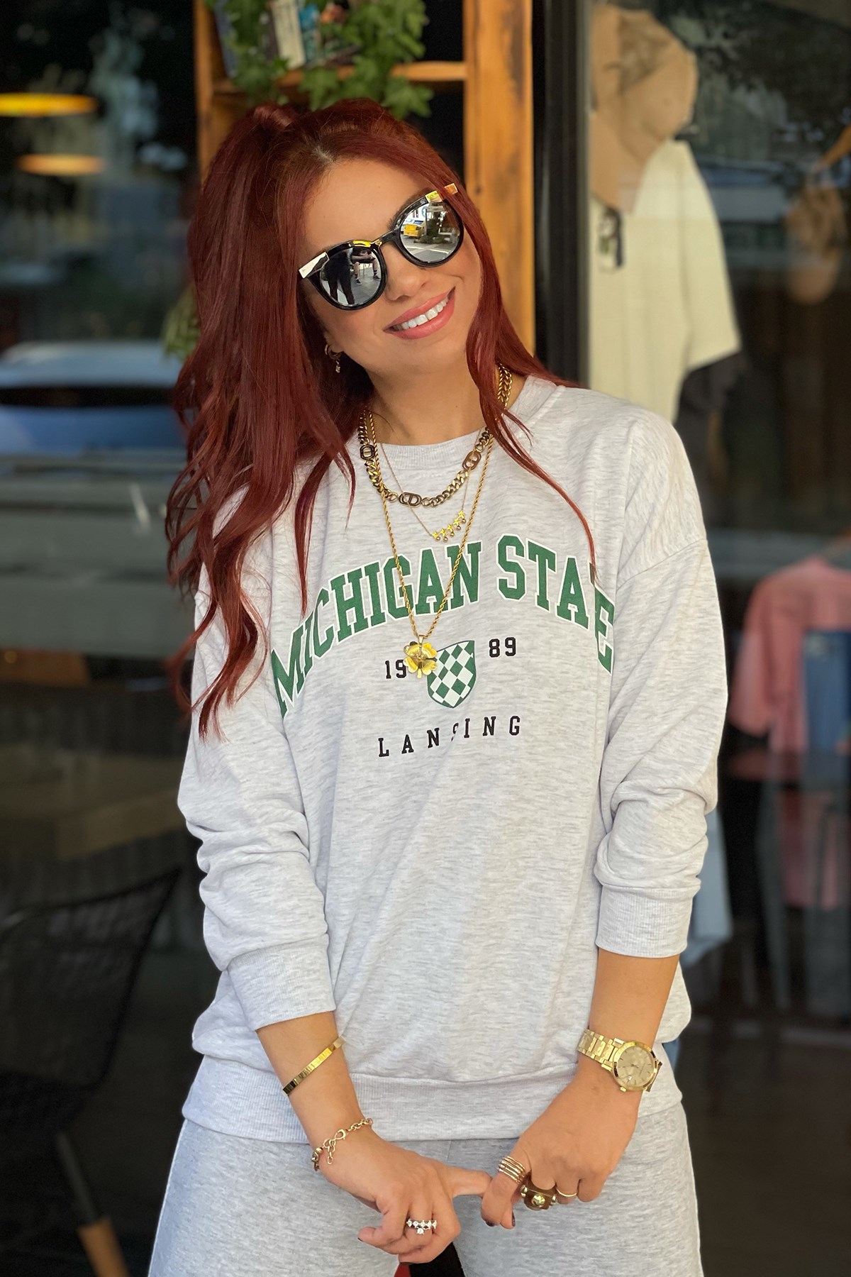 Önü Yeşil Baskılı Gri Sweatshirt