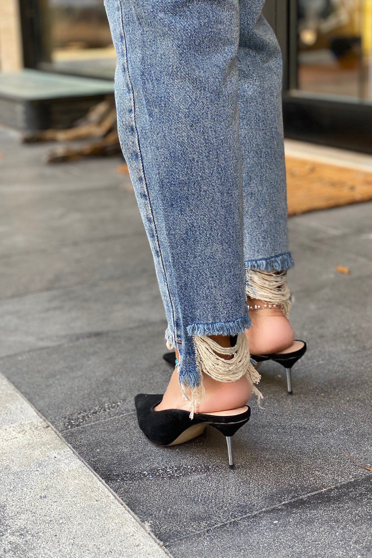 Paça Yırtık Detaylı Mom Jean
