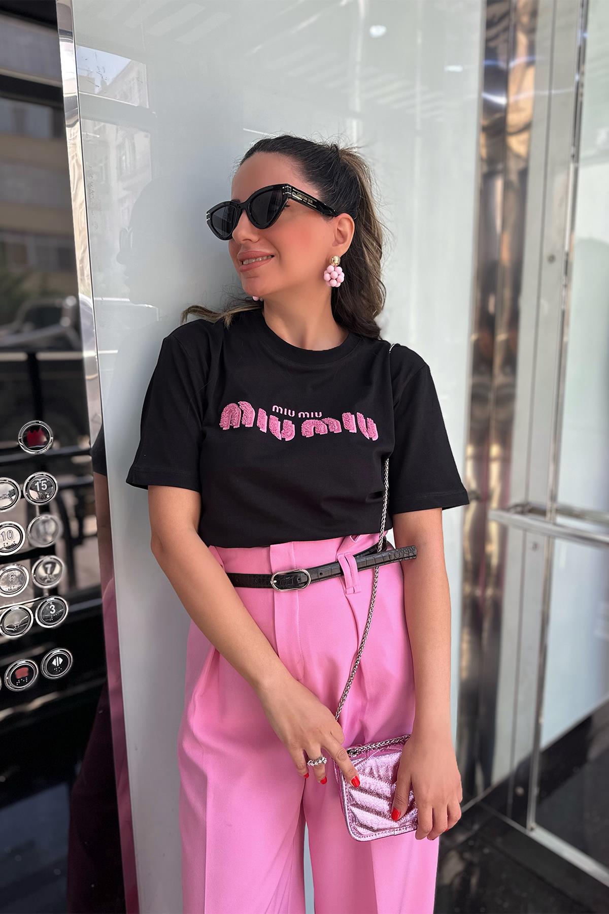 Pembe Nakışlı Orj Siyah Tshirt