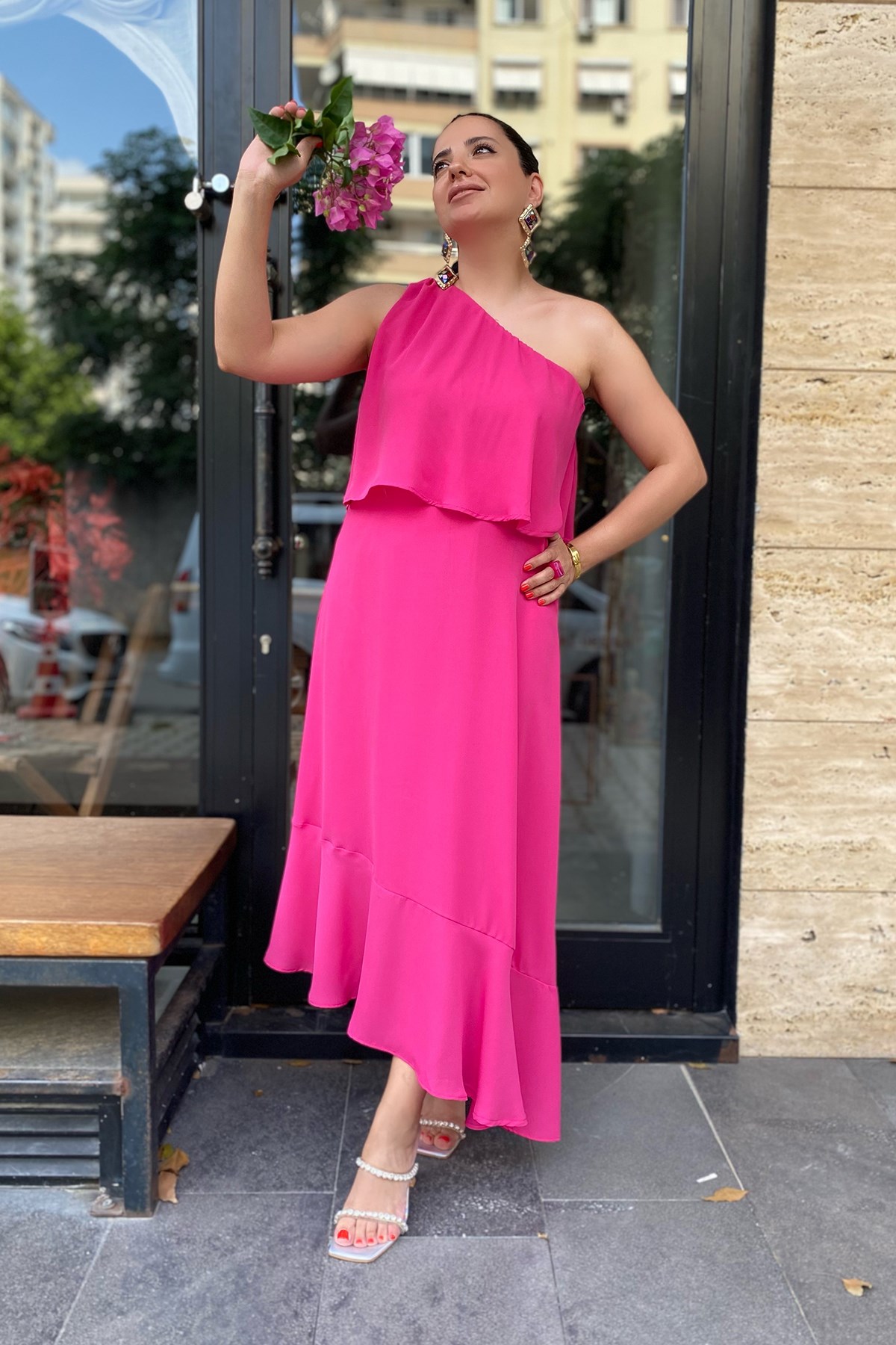 Pembe Tek Omuz Volanlı Şifon Elbise