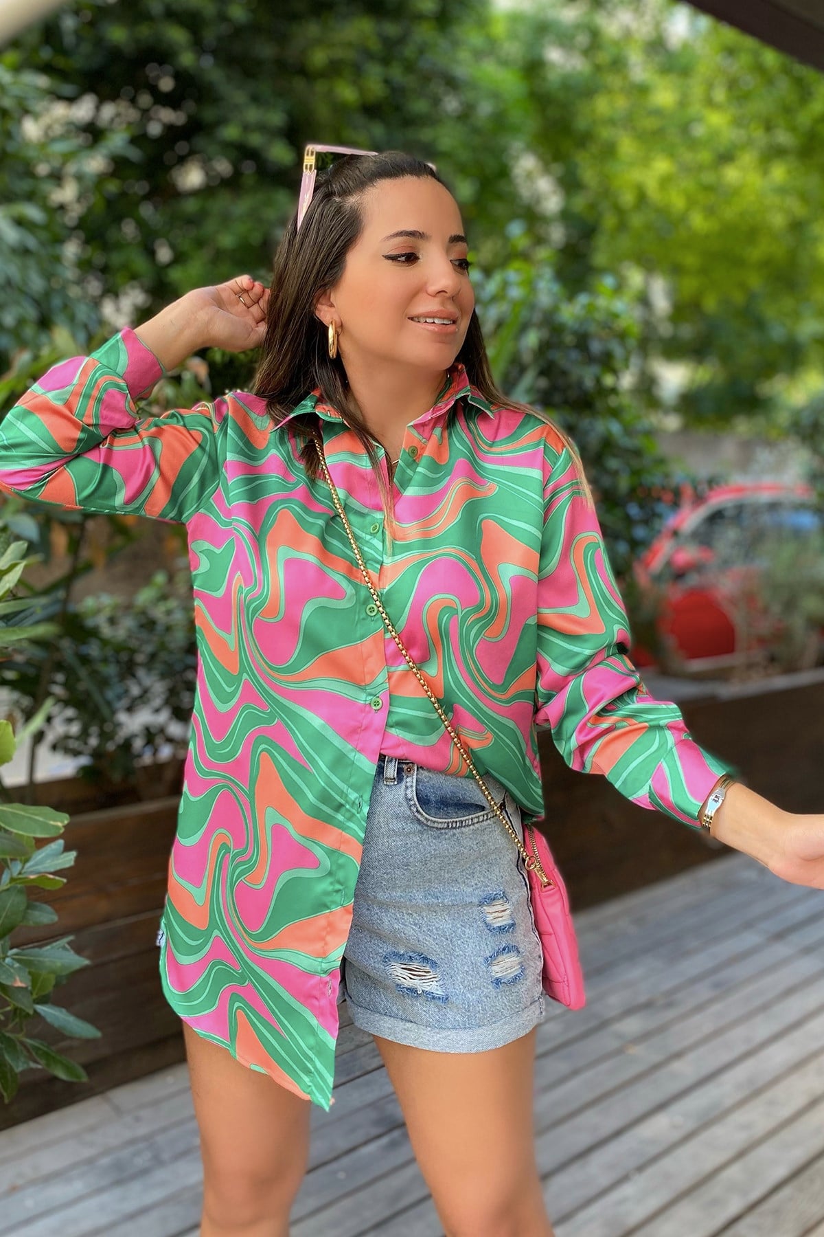 Pembe -Yeşil Desenli Saten Gömlek