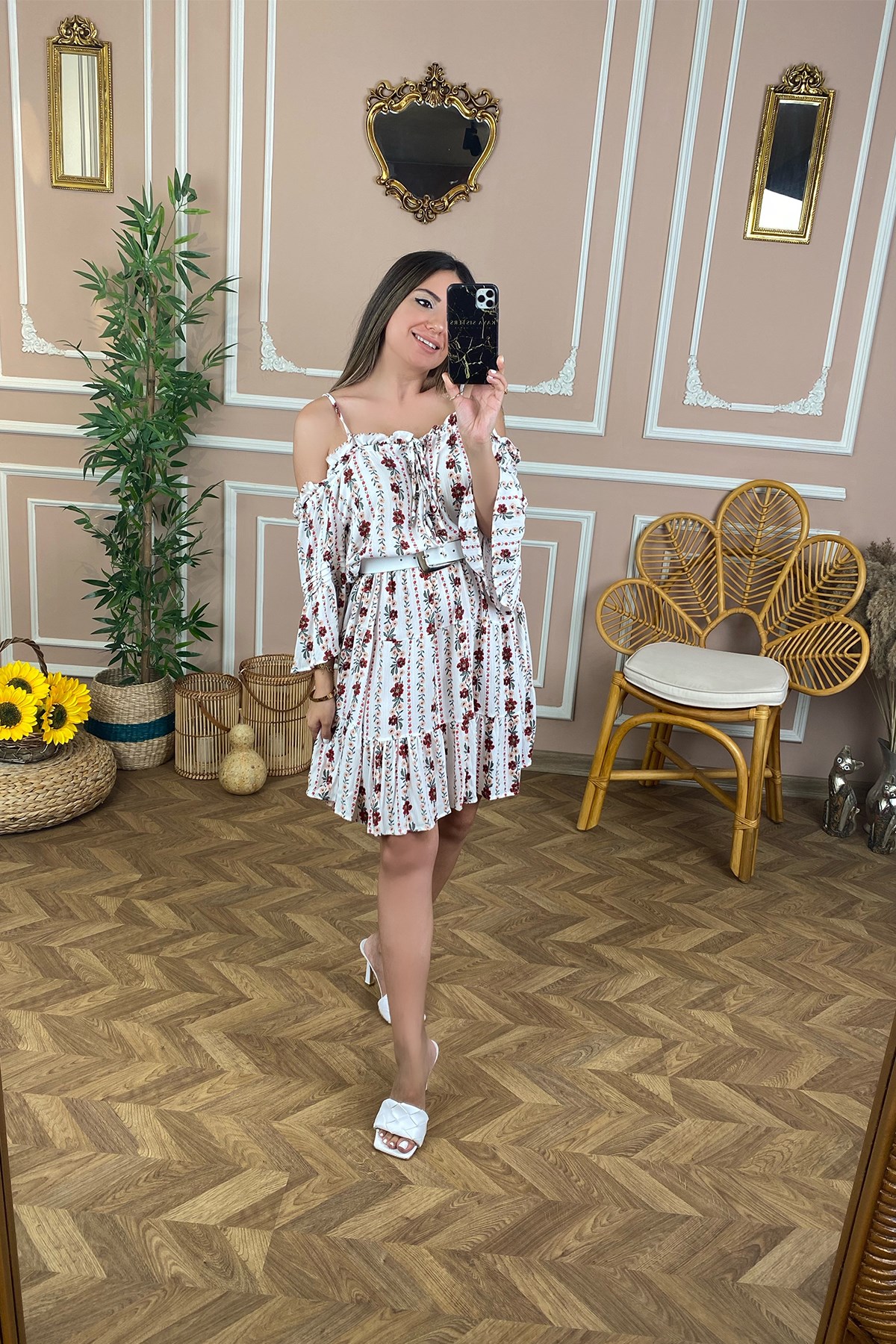 Püskül Detay Kırmızı Beyaz Çiçek Desenli Elbise