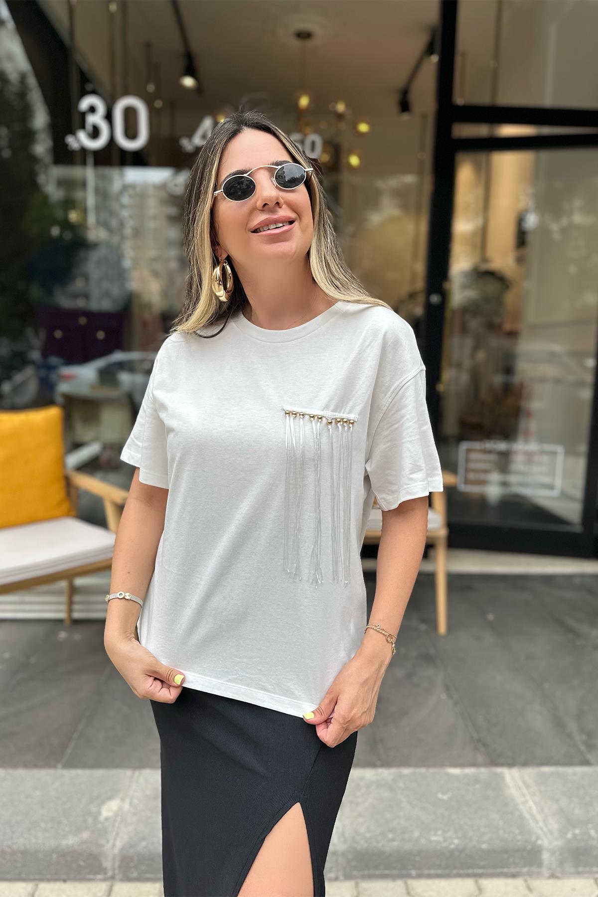 Püskül Detaylı Beyaz Tshirt